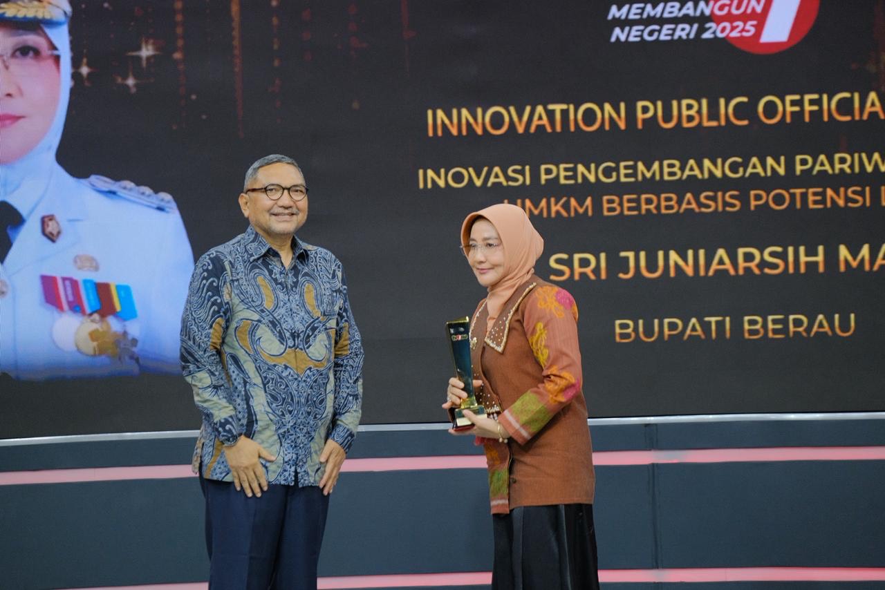 BERHASIL: Bupati Berau Sri Juniarsih Mas, menerima penghargaan Inovasi Membangun Negeri 2025 dari TvOne, atas komitmennya mengembangkan pariwisata dan pemberdayaan UMKM. (PROKOPIM SETKAB UNTUK BP)