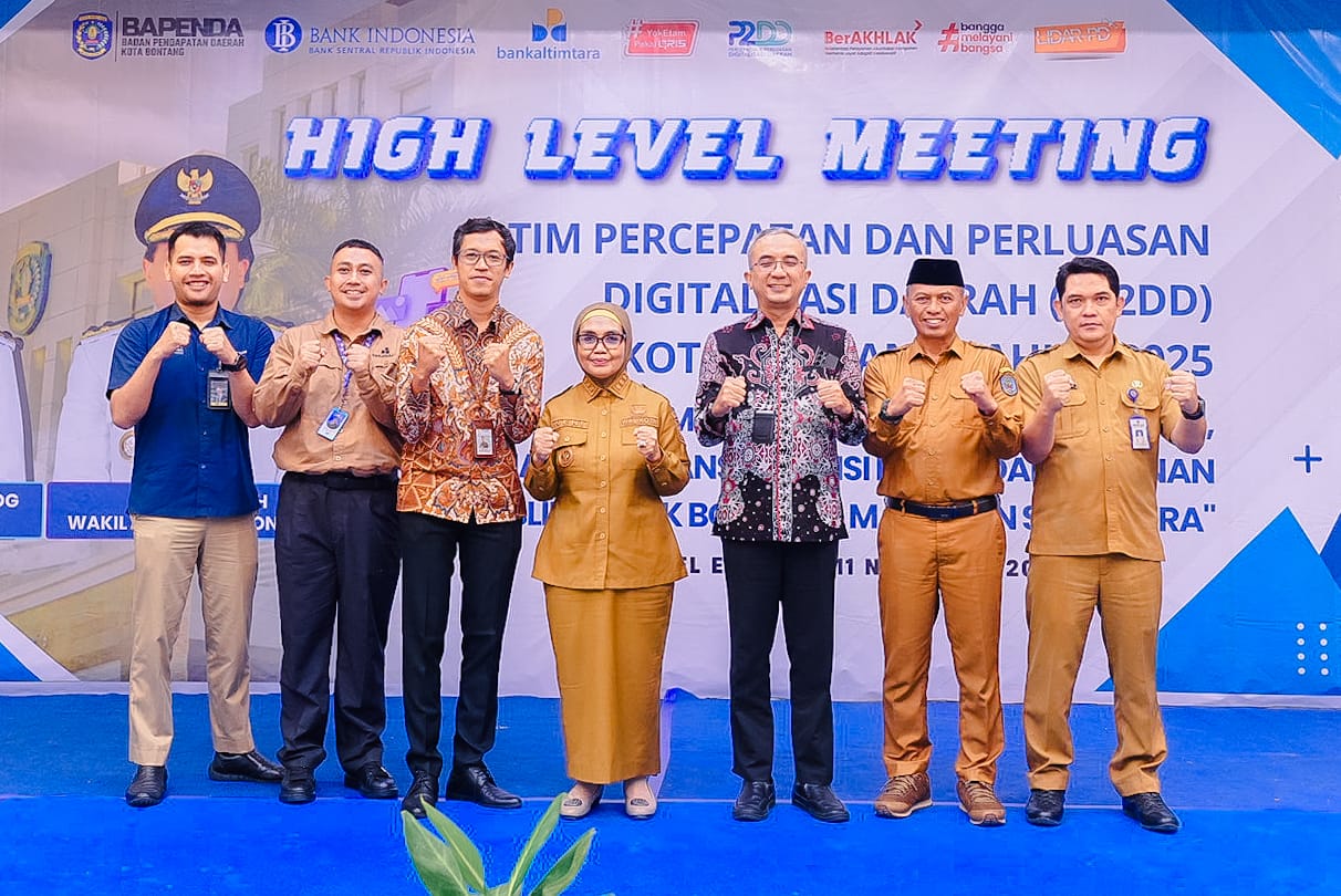 APRESIASI: Wali Kota Bontang Neni Moerniaeni mengapresiasi wajib pajak saat High Level Meeting TP2DD di Hotel Grand Equator, Selasa (11/11) pagi. (KMF/ADIEPRAJA UNTUK BERAU POST)