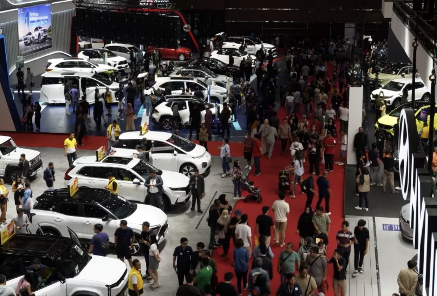 Suasana pameran otomotif Indonesia International Motor Show (IIMS) 2025 di JIExpo Kemayoran, Jakarta Pusat. (Istimewa)