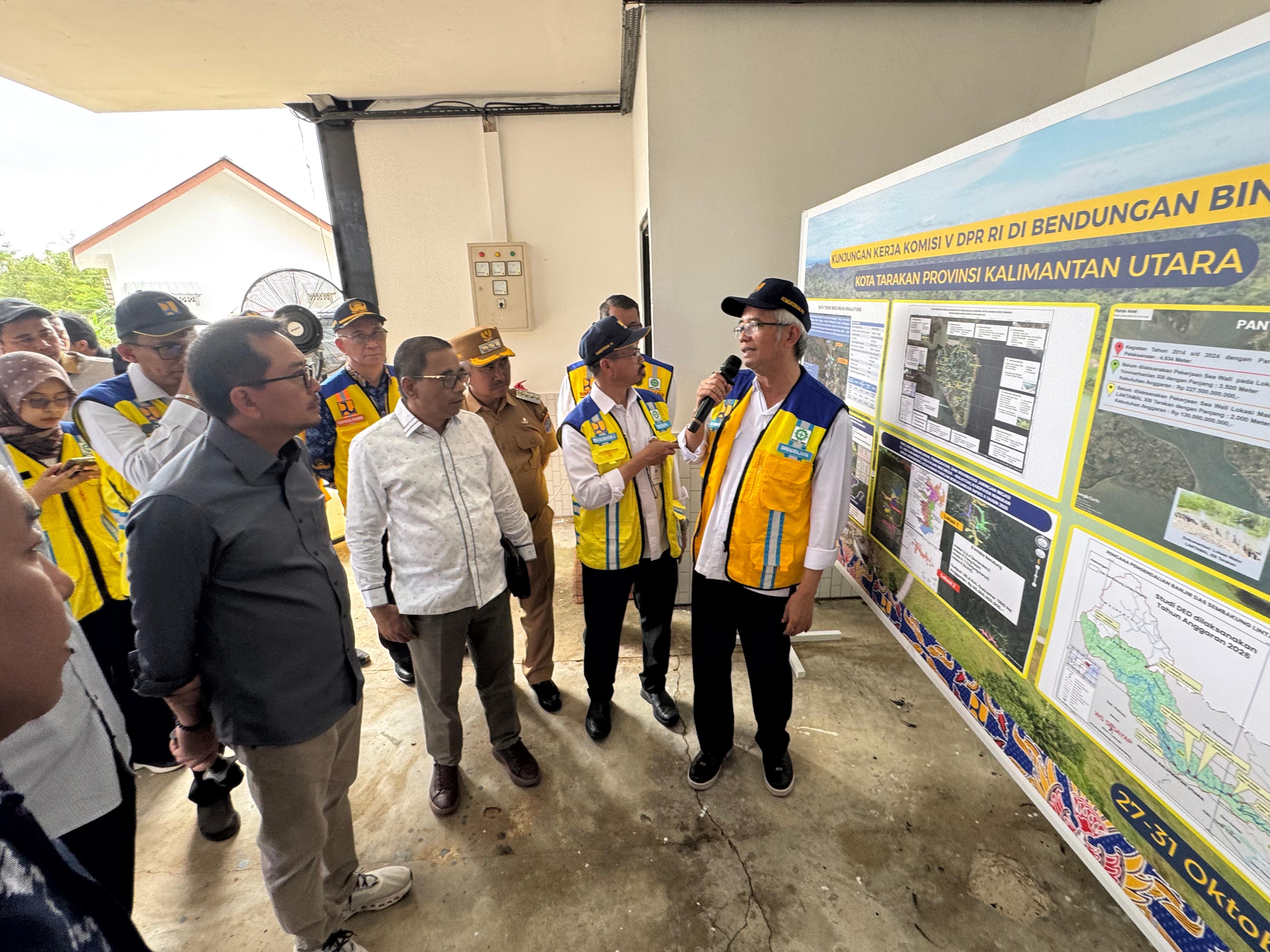 KONDISI SUNGAI: Kementerian PUPR beri penjelasan ke anggota DPR RI soal kondisi sungai di Kaltara. (HRK)