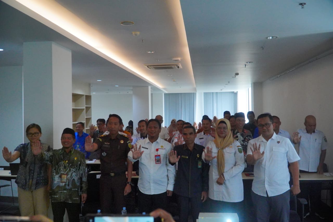 KOMITMEN: Pertemuan koordinasi dan kerja sama lintas sektor pencegahan perkawinan anak, Rabu (12/11).  (MARNI/BP)