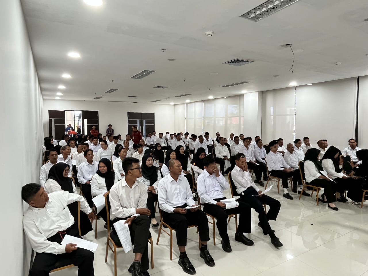 TUNGGU JADWAL: Proses penerbitan SK bagi PPPK paruh waktu dalam tahap finalisasi oleh BKN. (HRK)