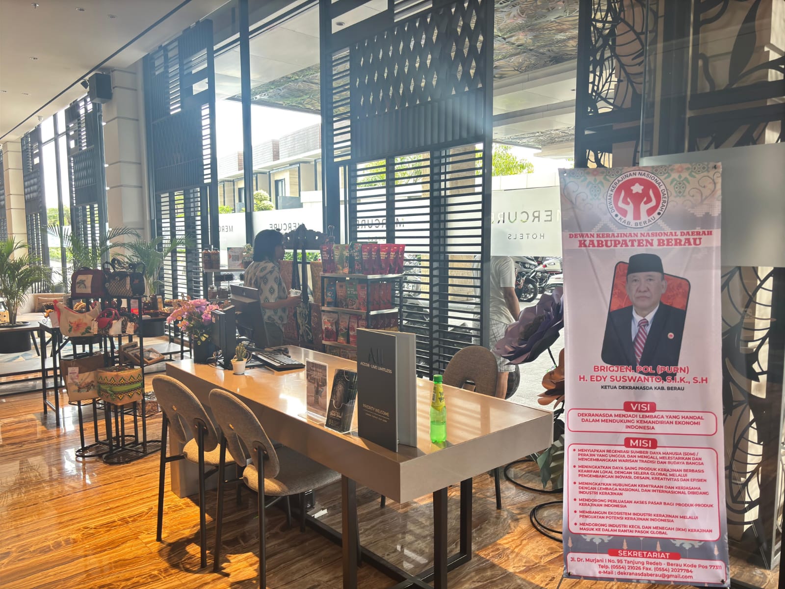 PROMOSI UMKM: Pengelola hotel dan resor yang ada di Berau diminta membuka gerai pelaku usaha lokal dan UMKM, sebagai upaya promosi yang mudah ditemui oleh wisatawan. (SENO/BP)