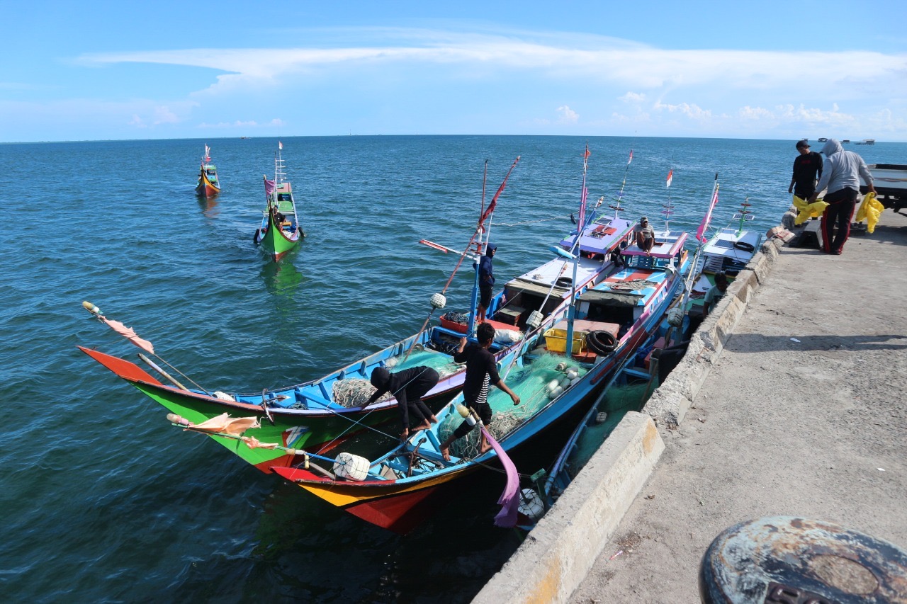 HEMAT BIAYA: Nelayan bisa mendapatkan rekomendasi dari Diskan Berau untuk mendapatkan BBM bersubsidi. (ARTA KUSUMA YUNANDA/BP)