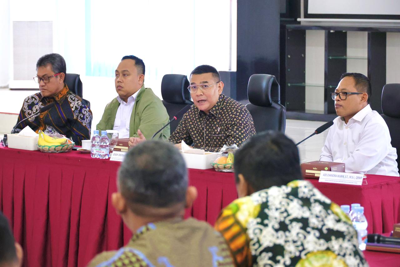 PELAYANAN : Wamen ATR/BPN Ossy Dermawan mengingatkan kepada jajaran Kanwil BPN Kaltim dan Kaltara untuk meningkatkan kualitas pelayanan pertanahan dan tata ruang. (ATR/BPN)