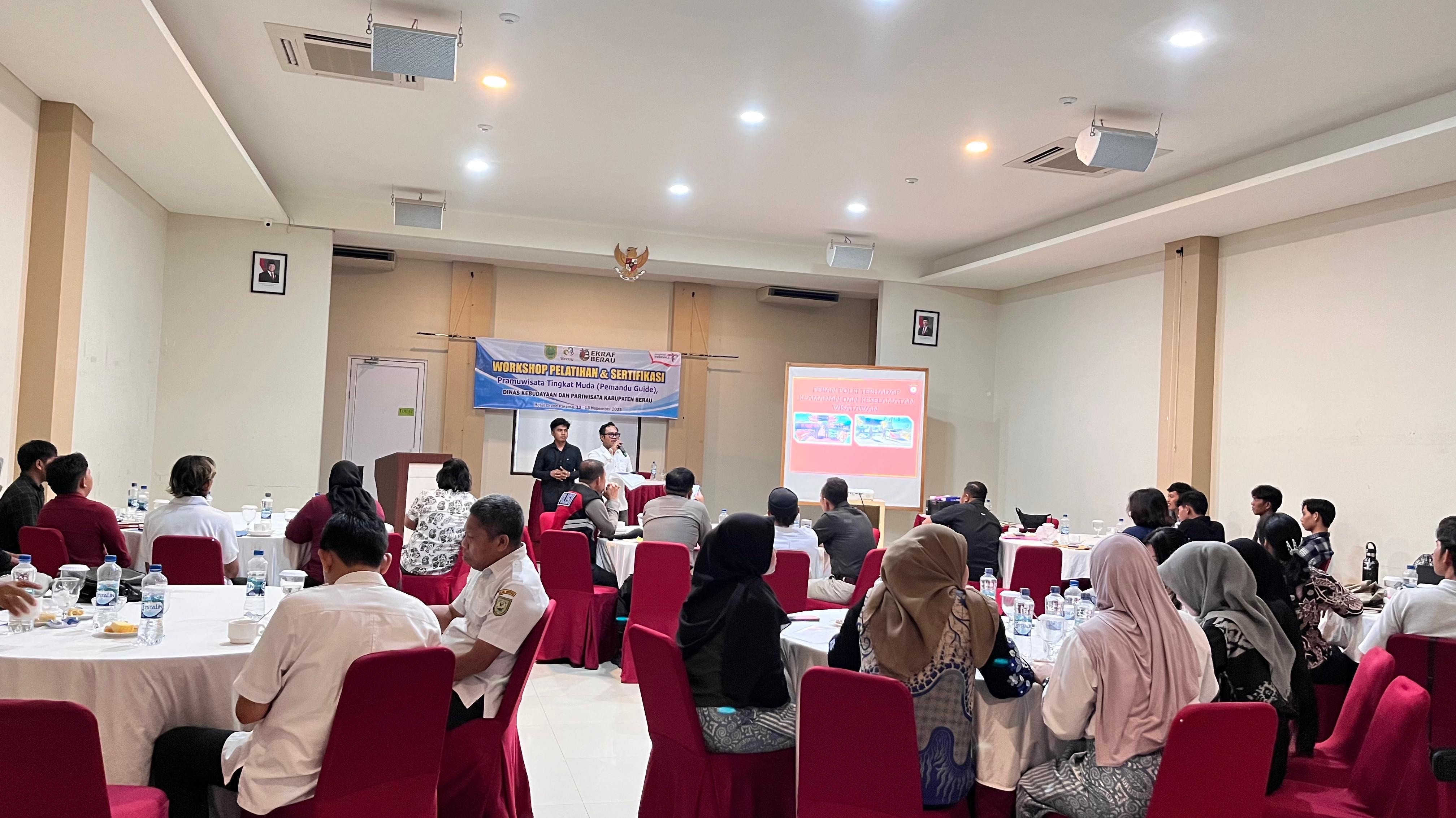 SERTIFIKASI PRAMUWISATA: Puluhan pramuwisata mendapat pelatihan dan sertifikasi dari Disbudpar Berau agar diakui secara profesional. (IZZA/BP)