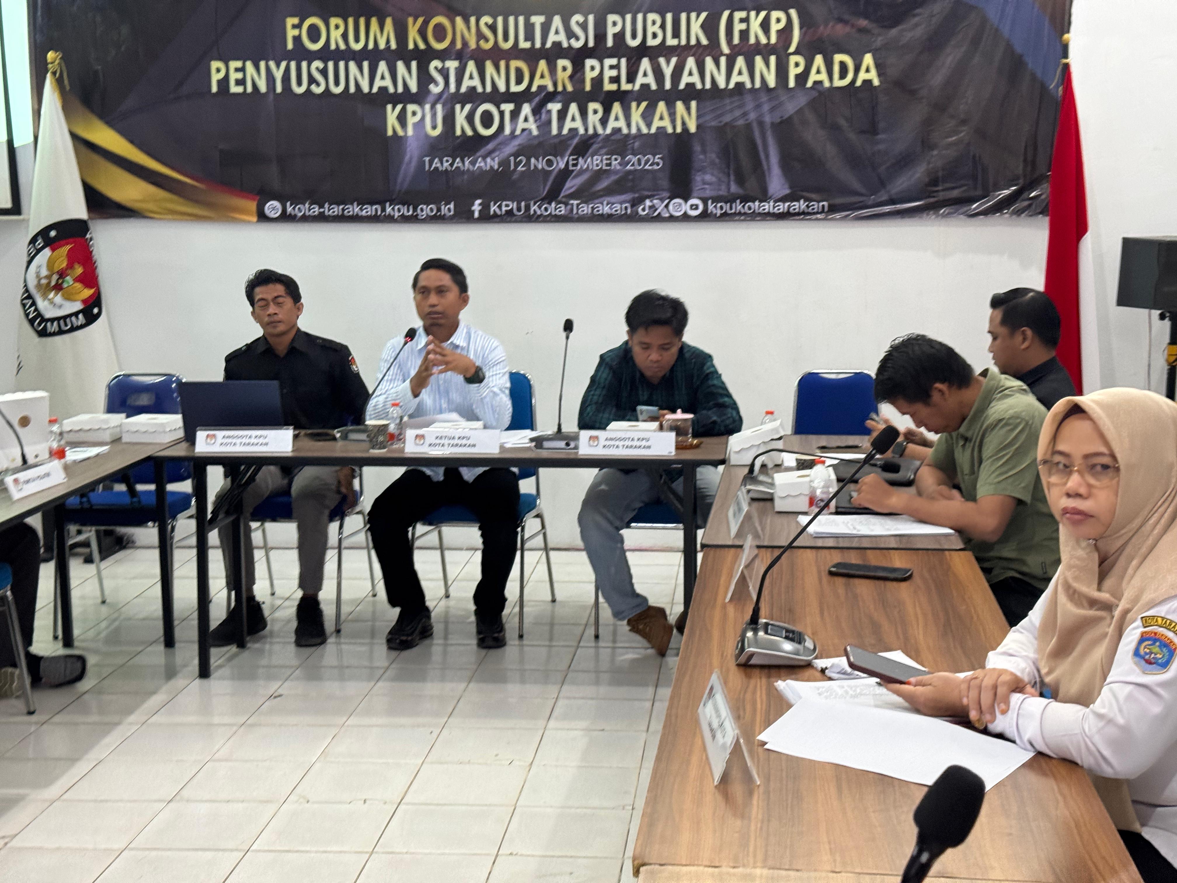 DISKUSI: KPU Tarakan mengundang perwakilam parpol, Bawaslu, Ombudsman serta akademisi dalam forum konsultasi publik, Rabu (12/11) lalu. (SEPTIAN ASMADI/HRK)