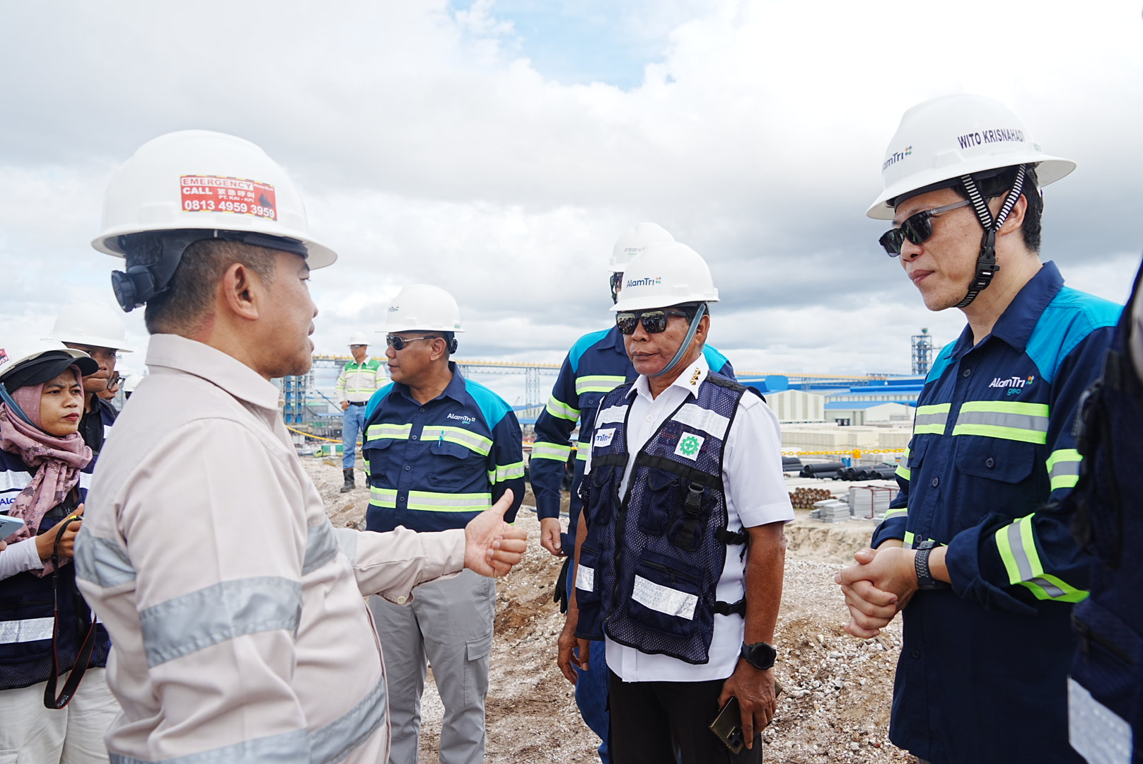 TINJAU KAWASAN: Gubernur Kaltara Zainal A. Paliwang, lakukan kunjungan kerja ke kawasan industri strategis nasional PT KIPI, Rabu (12/11) lalu. (DKISP KALTARA)