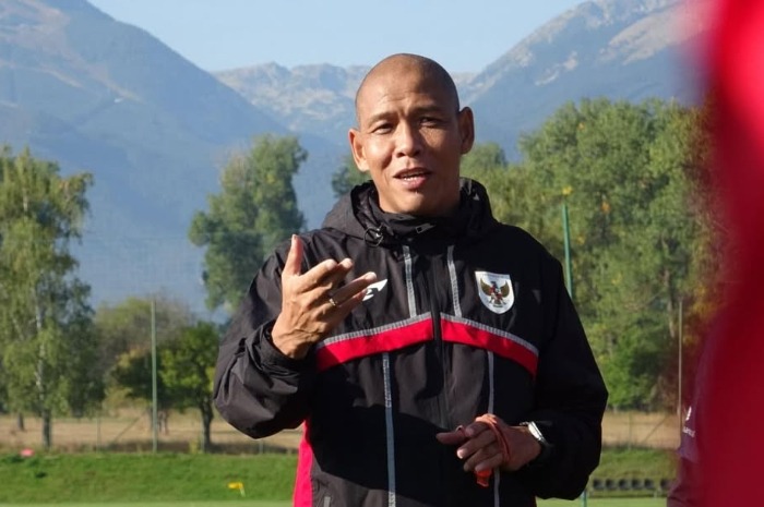 Menyoroti pencapaian Timnas Indonesia U-17 di bawah kepemimpinan pelatih Nova Arianto di ajang Piala Dunia U-17 2025. (Instagram.com/@novaarianto30)