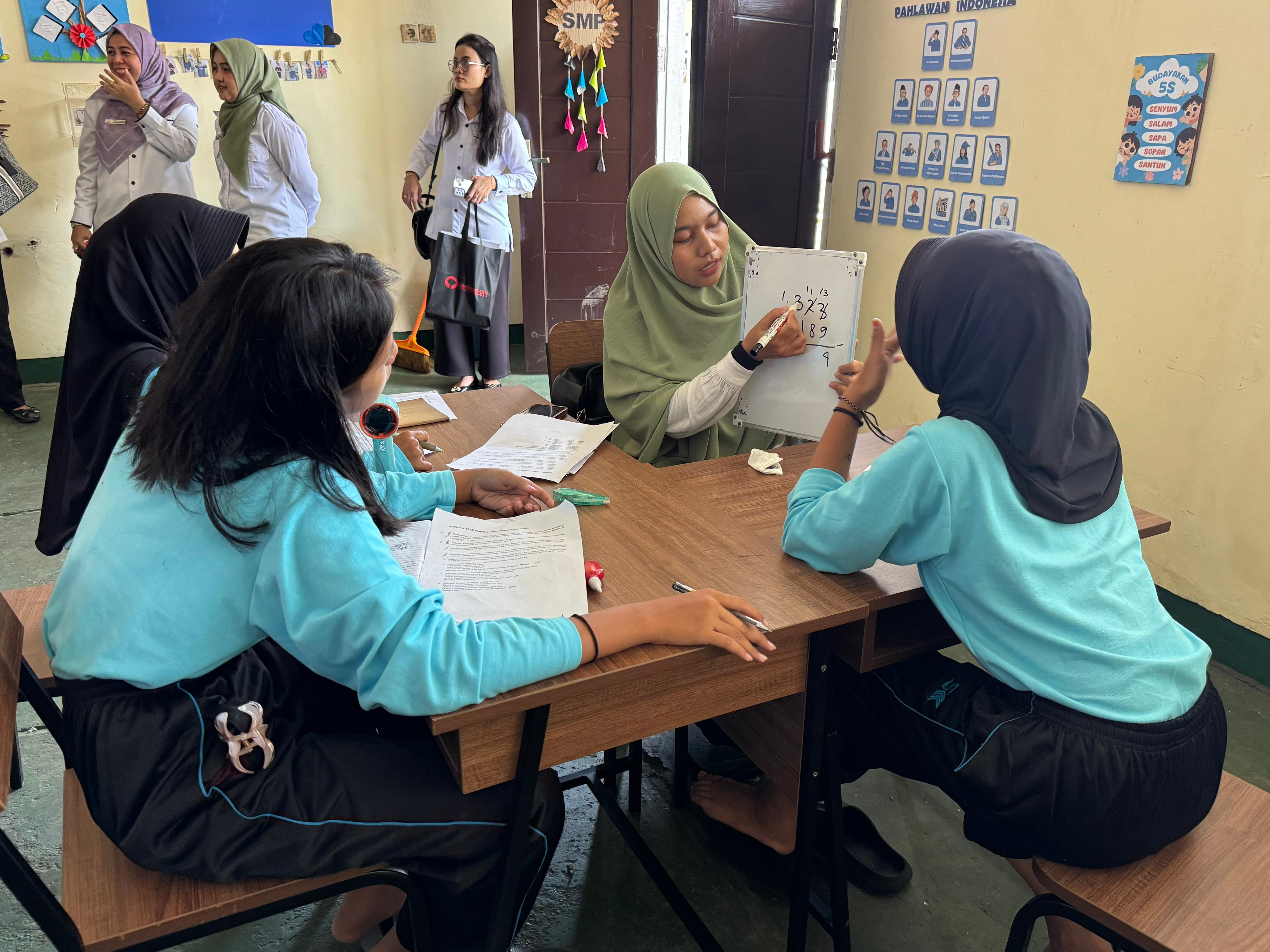 SEKOLAH RAKYAT TERINTEGRASI: Suasana Sekolah Rakyat Terintegrasi saat proses belajar mengajat, Senin (17/11). (SEPTIAN ASMADI/HRK)