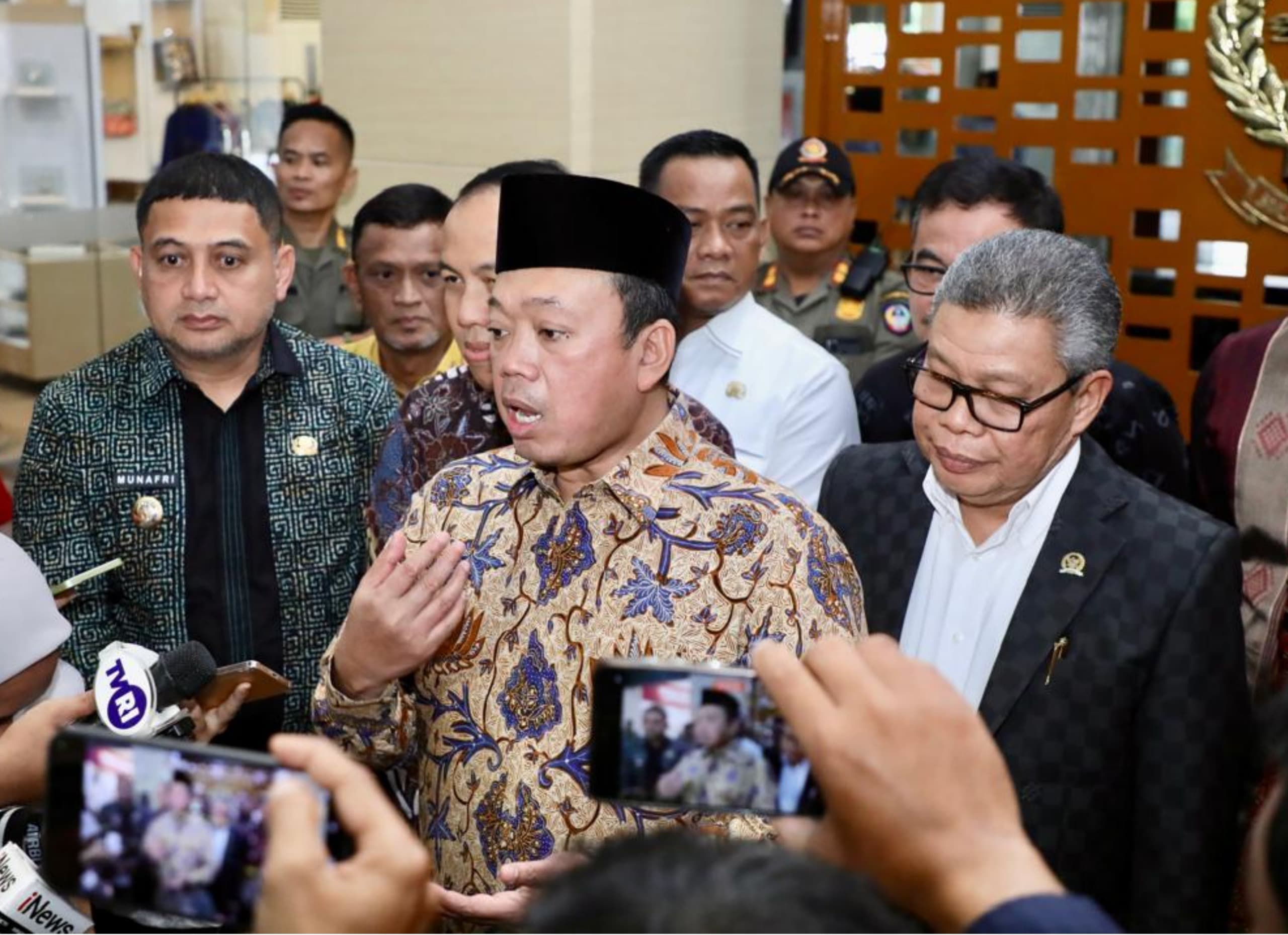 MELAWAN MAFIA: Menteri ATR/BPN Nusron Wahid berkomitmen untuk memerangi mafia tanah dengan keteguhan moral aparatur yang menolak untuk kongkalikong. (ATR/BPN)