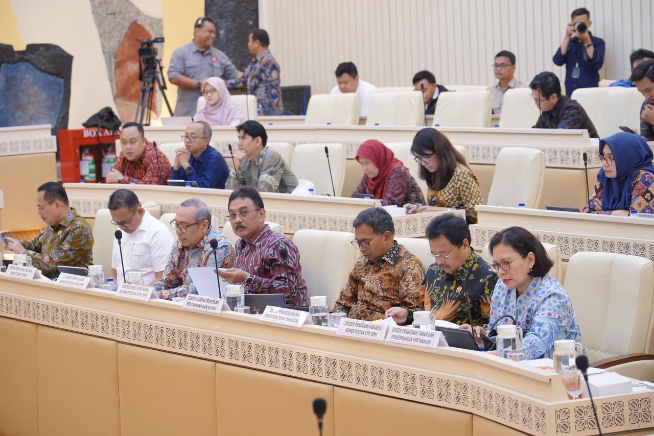 TREN POSITIF: Sekretaris Jendral Kementerian ATR/BPN Dalu Agung Darmawan memaparkan capaian PNBP ATR/BPN yang menunjukan tren positif. (ATR/BPN)