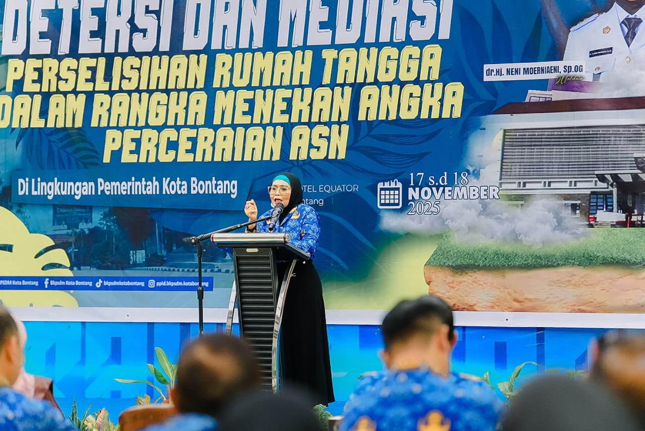 ASN PROFESIONAL: Wali Kota Bontang Neni Moerniaeni saat membuka Pelatihan Deteksi dan Mediasi Perselisihan Rumah Tangga bagi ASN. (KMF-ADIEPRAJA UNTUK BERAU POST)