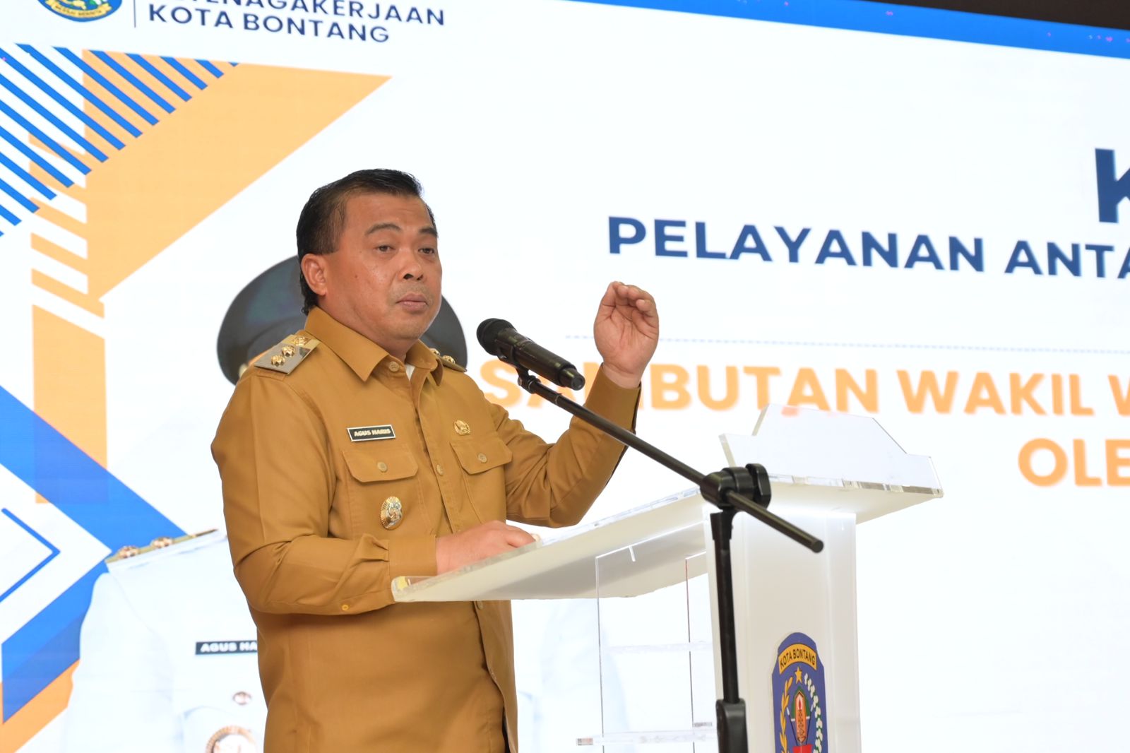 SEJAHTERAKAN MASYARAKAT: Wakil Wali Kota Bontang Agus Haris memastikan Pemkot Bontang berusaha mengentaskan pengangguran. (KMF-FIEMANZA UNTUK BERAU POST)
