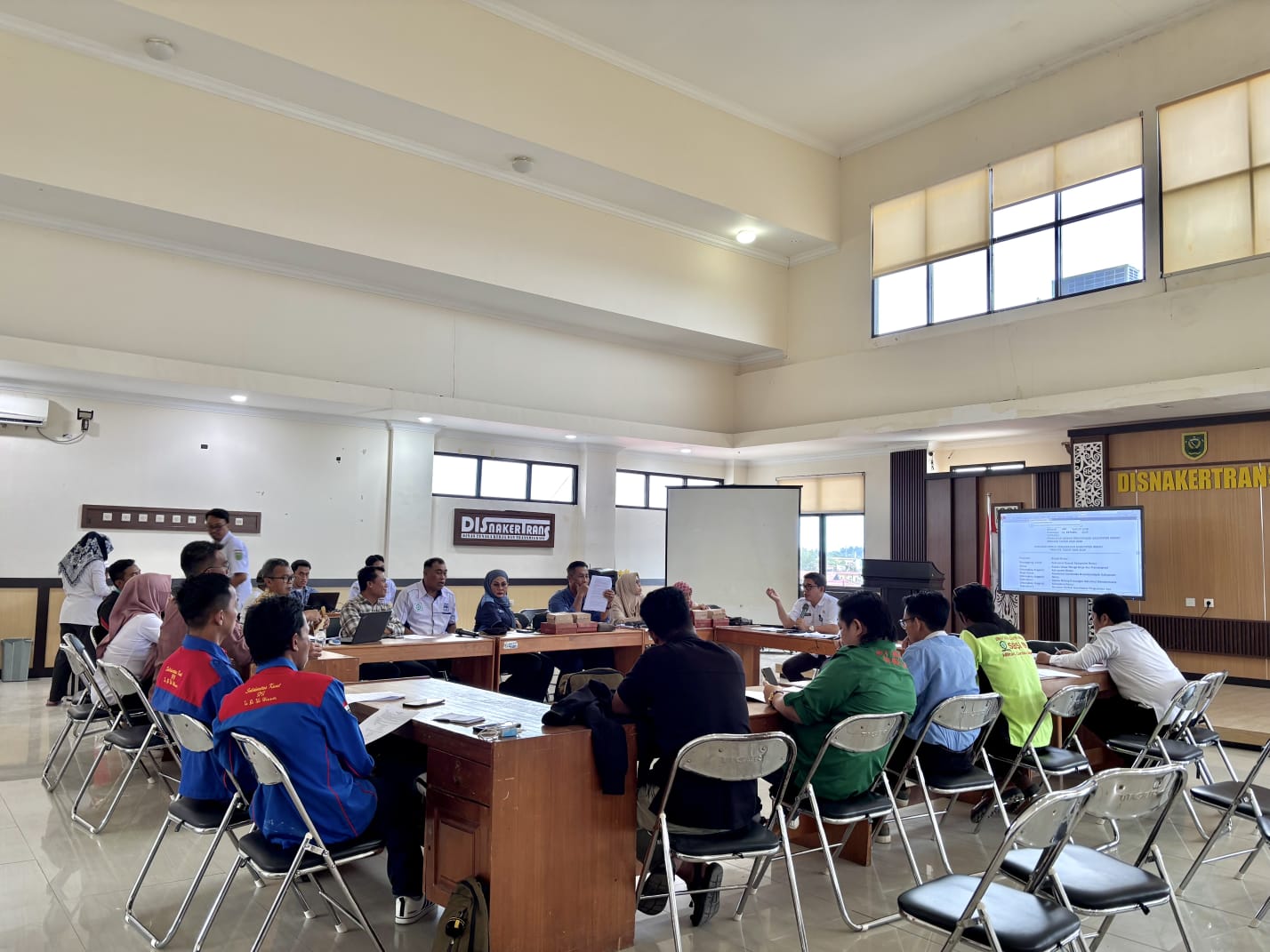 SIAPKAN TATA TERTIB: Dewan Pengupahan Kabupaten Berau membahas tata tertib pembahasan UMK dan UMSK Berau 2026. (IZZA/BP)