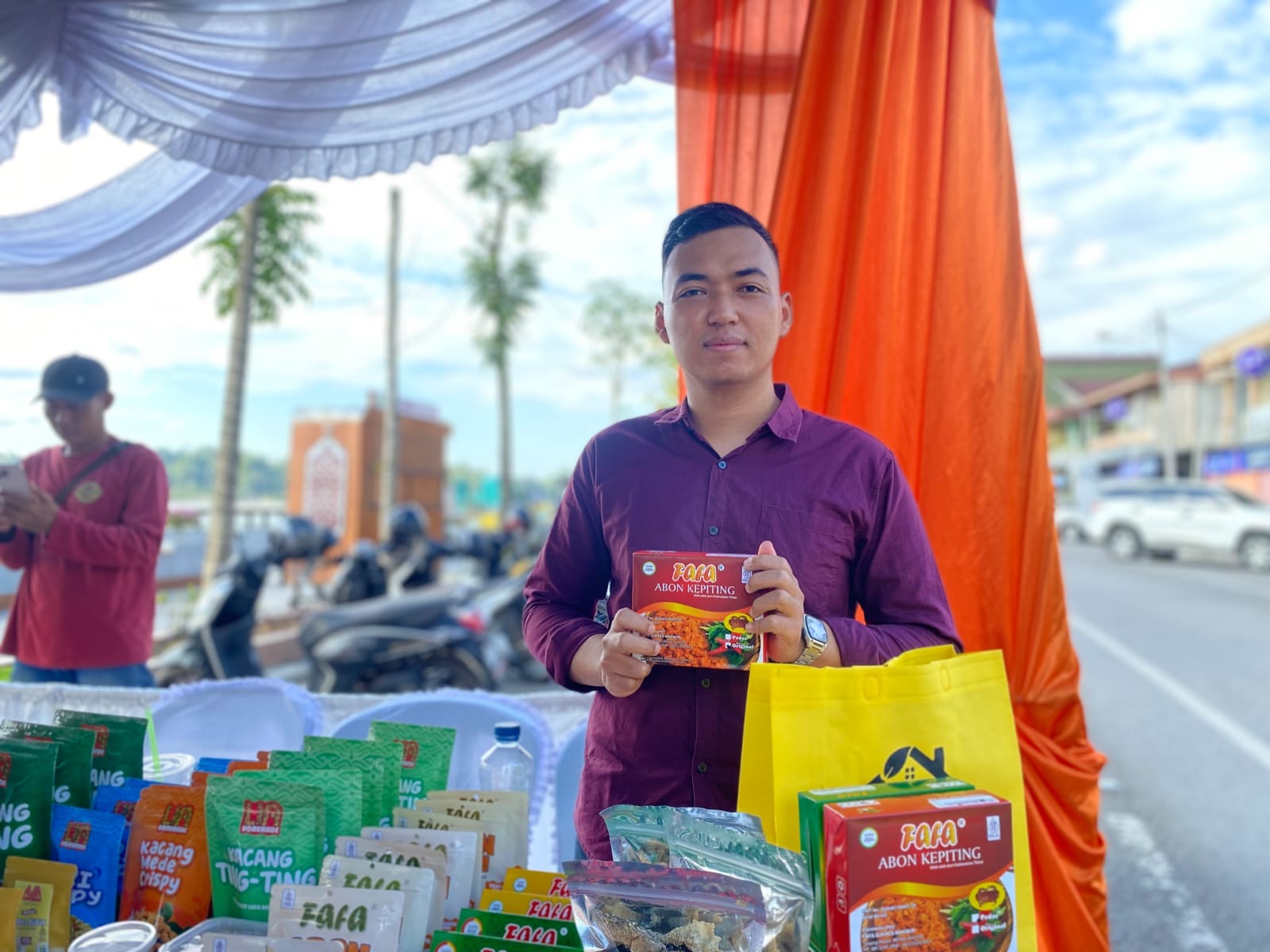 HARAPAN BARU: Pernyataan Menteri UMKM Maman Abdurahman, menjadi angin segar bagi pelaku UMKM dengan kepastian pinjaman KUR di bawah Rp 100 Juta tidak dibebankan agunan. (SENO/BP)