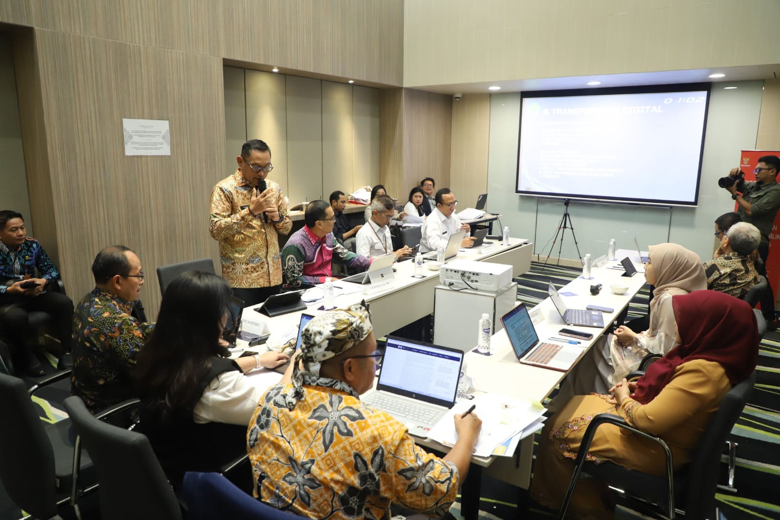 PAPARKAN INOVASI: Wagub Kaltim Seno Aji saat menghadiri Uji Publik Monev KIP Tahun 2025 di Hotel Grand Mercure Kemayoran Jakarta, Rabu (19/11). (DISKOMINFO KALTIM UNTUK BERAU POST)