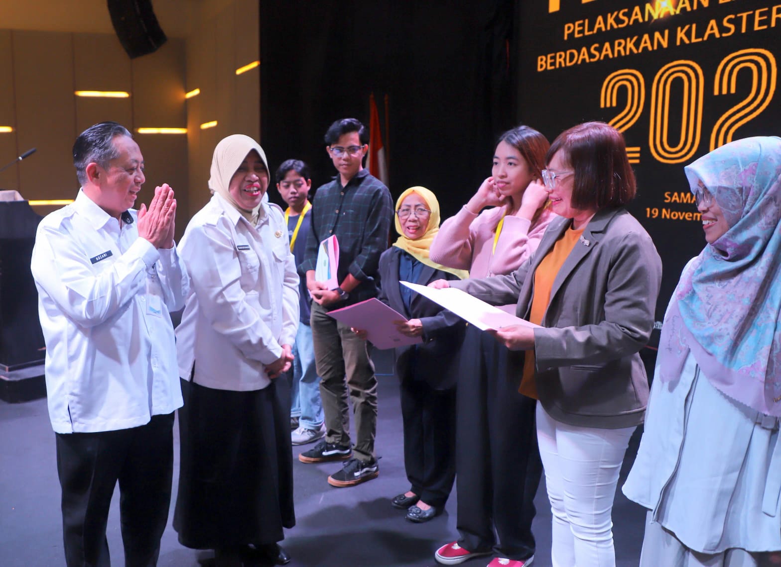 PENUTUPAN: Kepala Disnakertrans Kaltim Rozani Erawadi saat menghadiri penutupan Pelaksanaan Latihan Kerja Berdasarkan Klaster di Samarinda, Rabu (19/11). (DISKOMINFO KALTIM UNTUK BERAU POST)