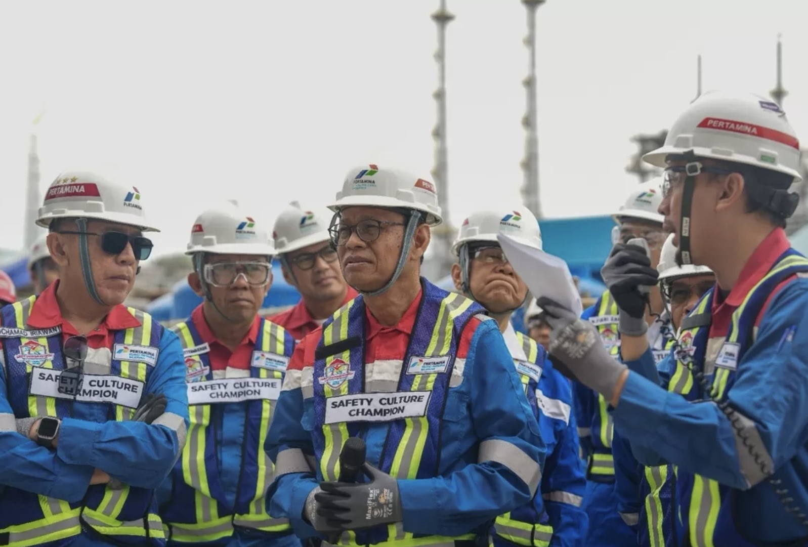 Wakil Menteri Energi dan Sumber Daya Mineral (ESDM) Yuliot Tanjung meninjau langsung perkembangan RDMP Balikpapan, pada Selasa (17/11). (Dok. Pertamina)