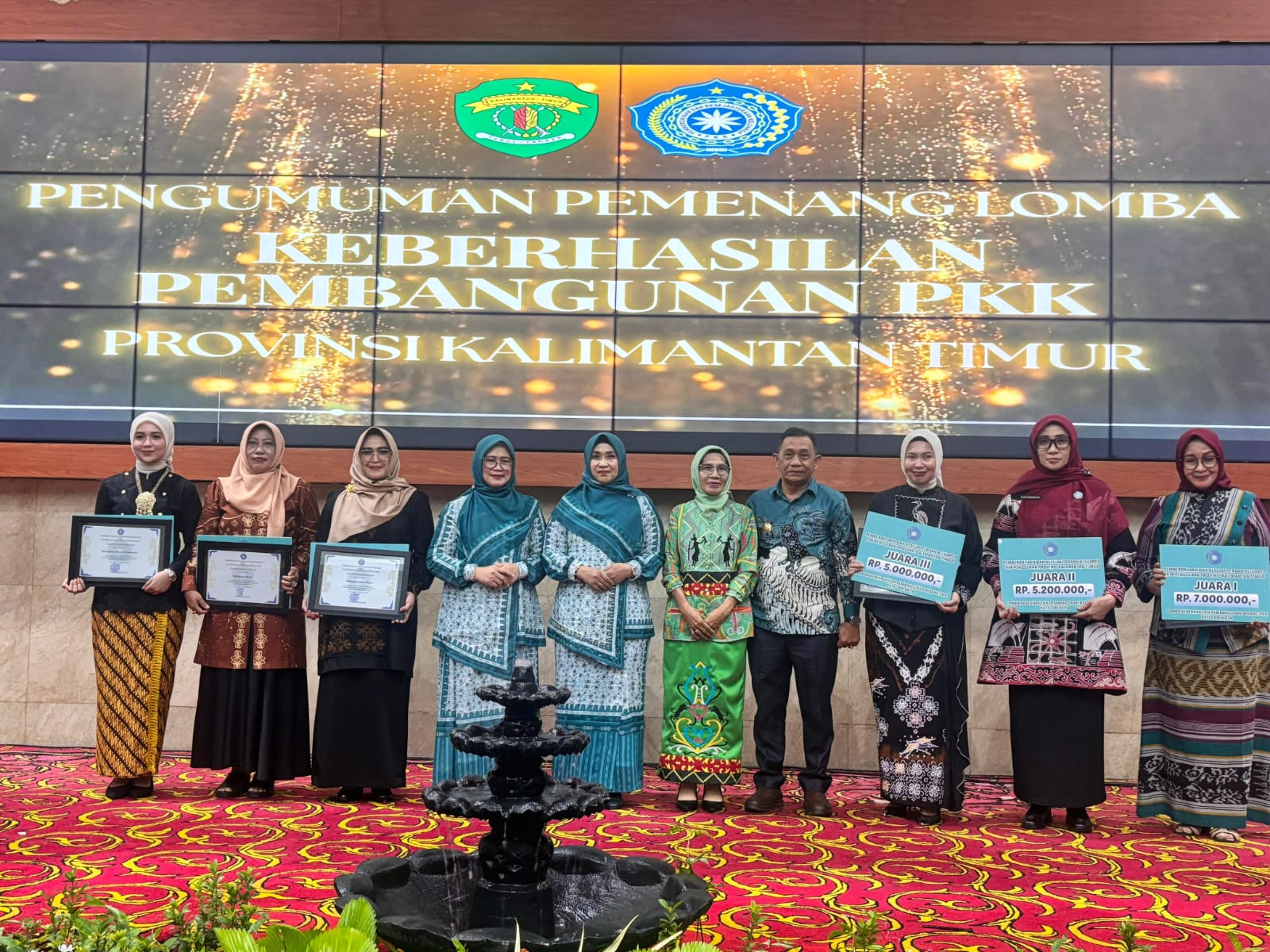 RAIH PRESTASI: TP-PKK Berau sabet berbagai juara dalam ajang penilaian tingkat Kaltim yang hasilnya diumumkan saat Rakor PKK se-Kaltim pada Jumat (21/11) lalu. (PROKOPIM SETKAB BERAU UNTUK BERAU POST)