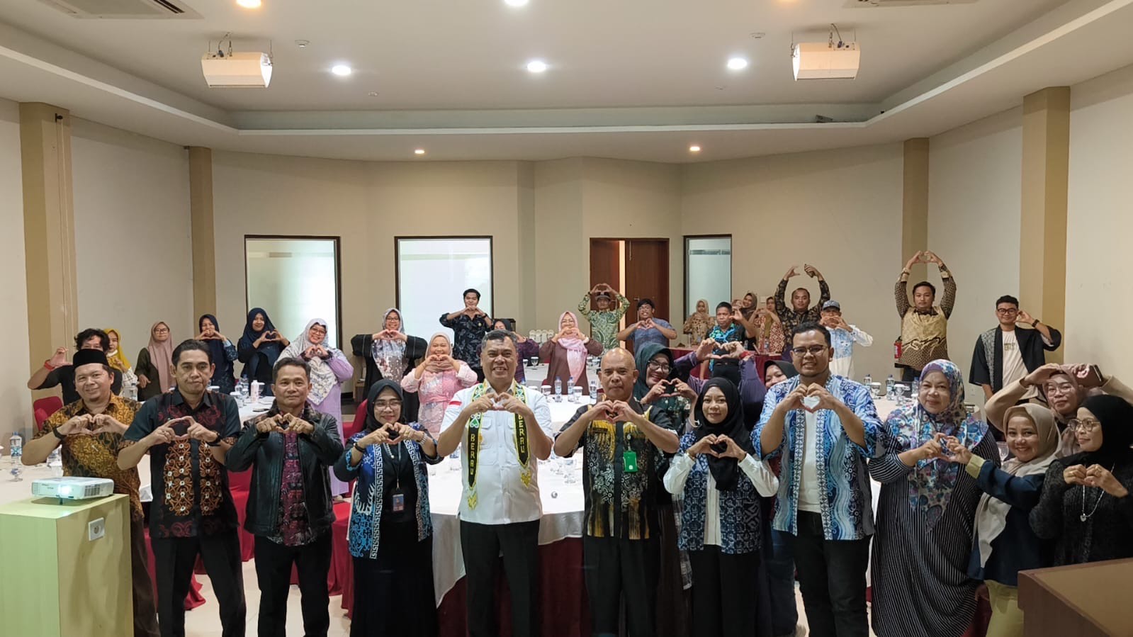 SOSIALISASI: Disbudpar Berau saat memberikan sosialisasi terkait pentingnya kekayaan intelektual dan pendaftaran merek dagang kepada para pelaku ekraf di kabupaten Berau. (DISBUDPAR BERAU UNTUK BP)