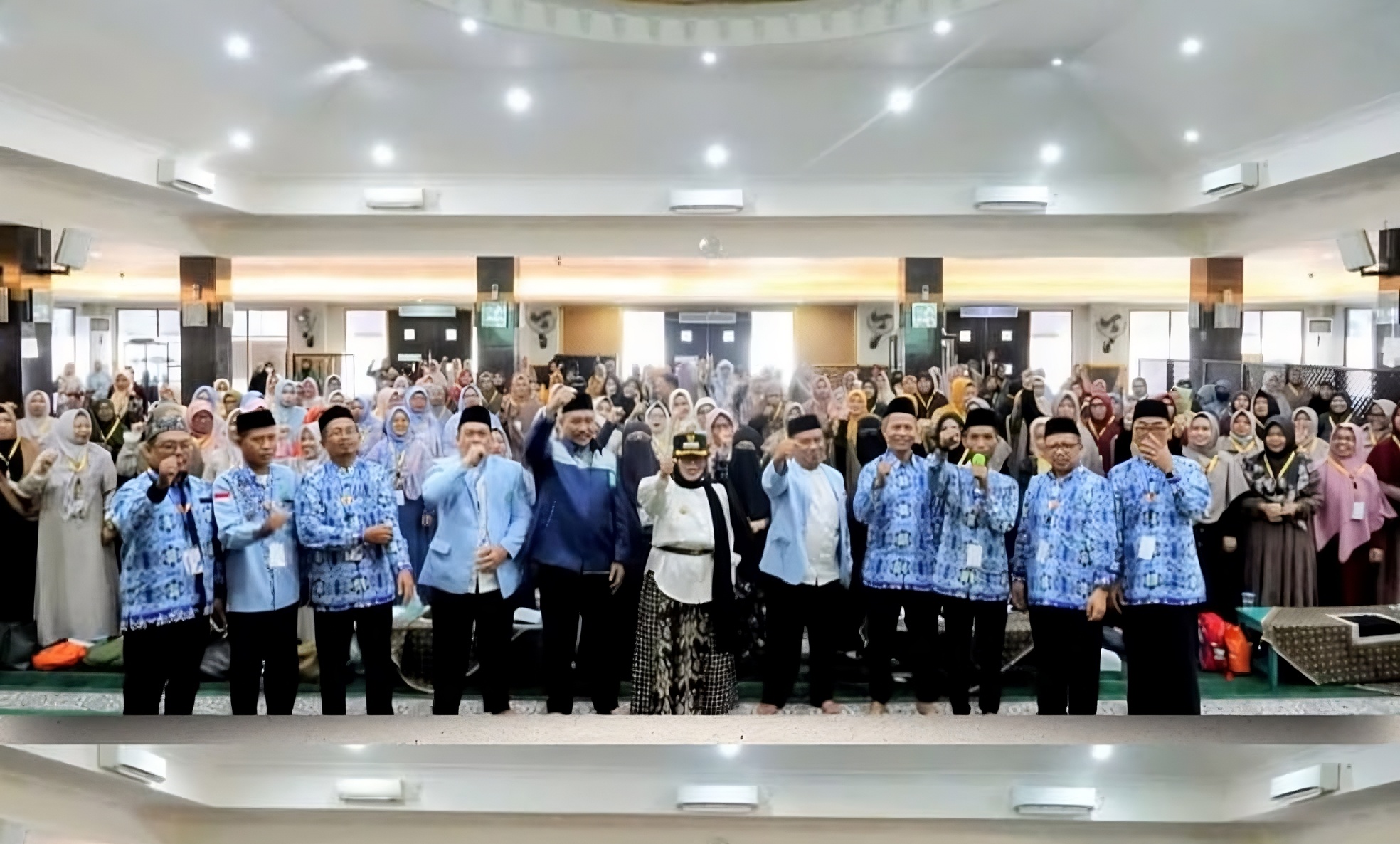 APRESIASI: Wali Kota Bontang Neni Moerniaeni saat menghadiri Pelatihan 500 Guru Ngaji Tahun 2025. (PROKOMPIM BONTAN UNTUK BERAU POST)
