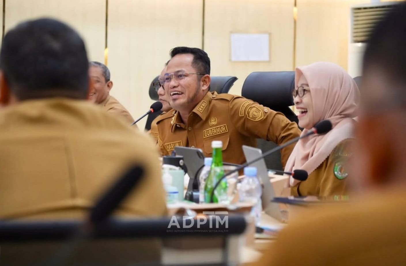 MORNING BRIEFING: Gubernur Kaltim Rudy Mas&rsquo;ud saat memimpin morning briefing di Aula UPTD Bapelkes Dinas Kesehatan Kaltim, pada Senin, (24/11). (DISKOMINFO KALTIM UNTUK BERAU POST)
