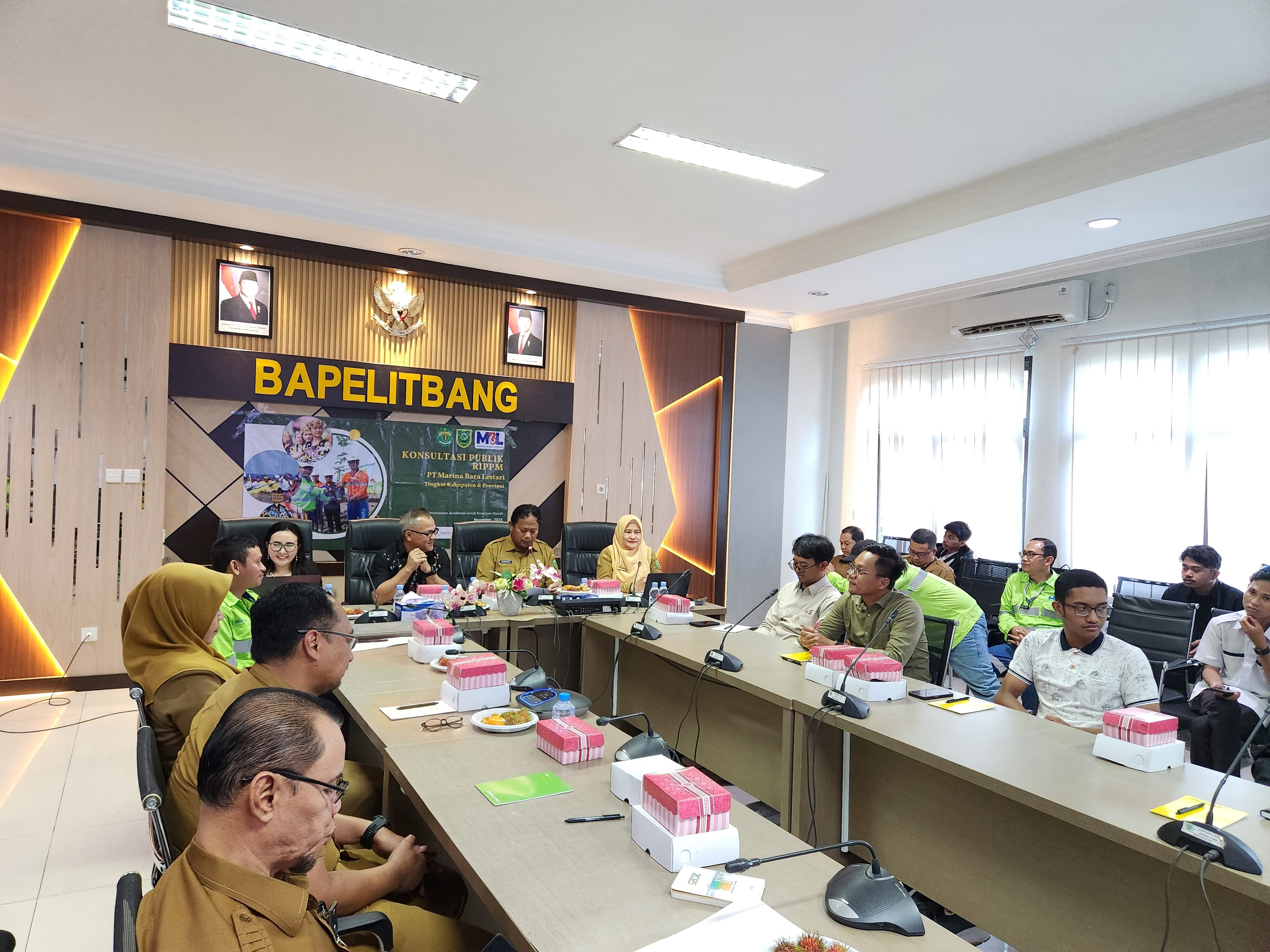 SINERGI: Sekretaris Kabupaten Berau, Muhammad Said didampingi Kepala Bappelitbang, Endah Ernany Triariani, serta Kepala Teknik Tambang PT Marina Bara Lestari, Bekti Setiyarto dan jajarannya. (SENO/BP)