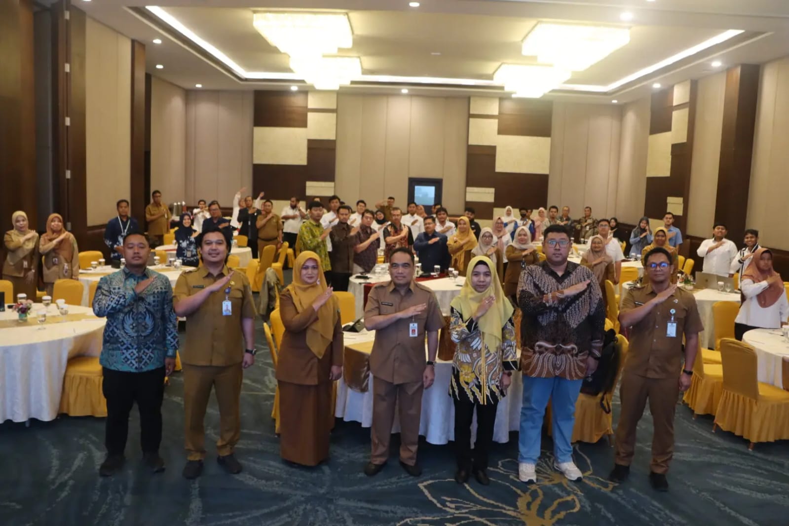 FORUM: Pelaksanaan Forum Pengolahan, Penyajian dan Pemanfaatan Data dan Informasi Perizinan dan Non Perizinan yang dihadiri pengelola media dari DPMPTSP kabupaten/kota serta Pranata Humas.