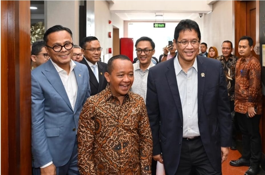 Pertemuan Menkeu Purbaya, Menteri ESDM Bahlil, dan Kepala BP BUMN Donny Oskaria. (Instagram/menkeuri)