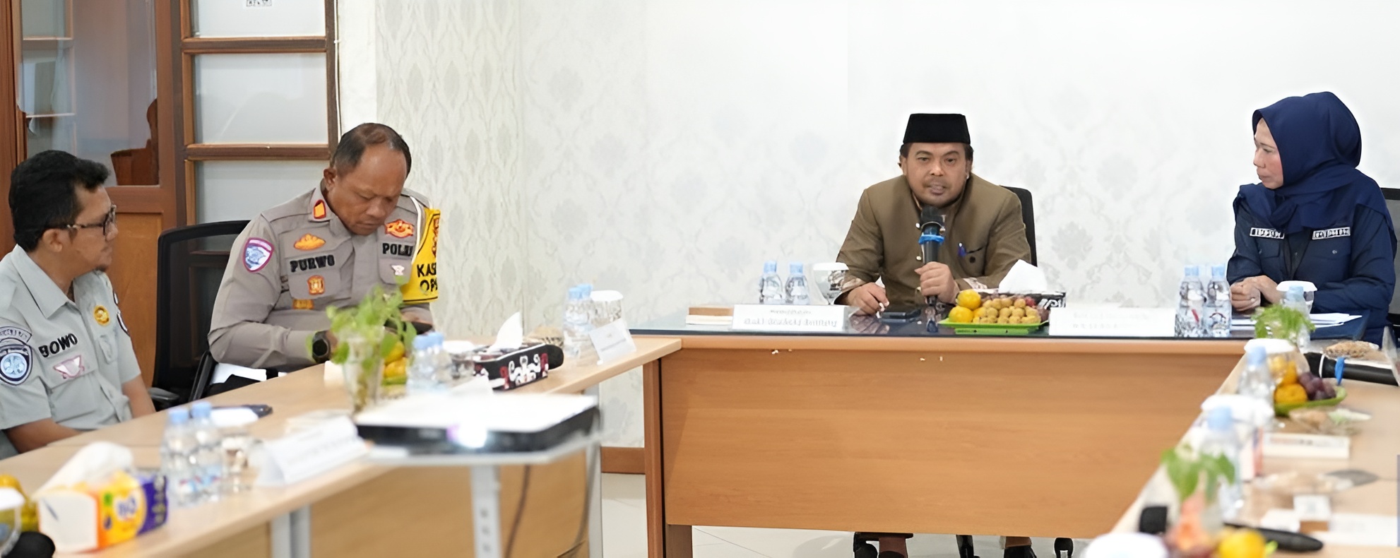 OPTIMALISASI: Wakil Wali Kota Bontang Agus Haris saat membuka Rapat Optimalisasi Penerimaan Asli Daerah yang digelar di Kantor UPTD PPRD Bapenda Kaltim Wilayah Bontang, Selasa (25/11). (PROKOMPIM)