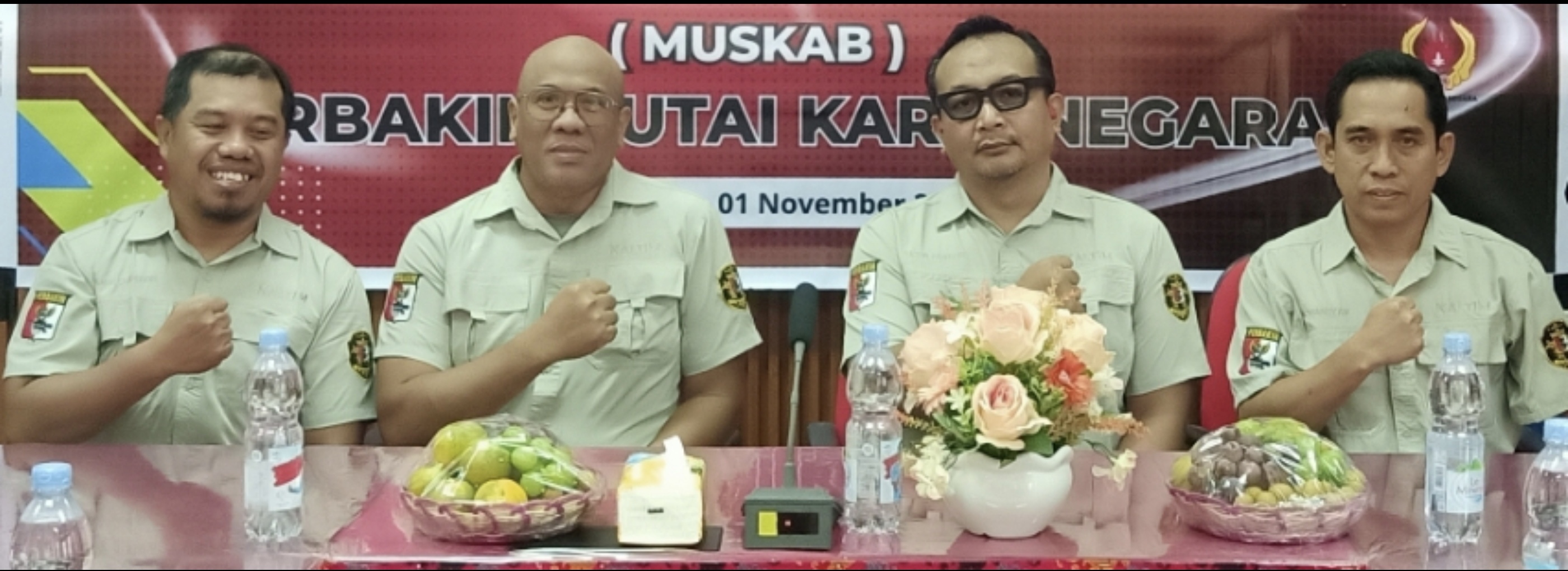 Sekum  dan Kabid organisasi Perbakin Kaltim setlah KUKAR Perbakin Kaltim melaksanakan Muskab di Berau. (PERBAKIN KALTIM UNTUK BERAU POST)