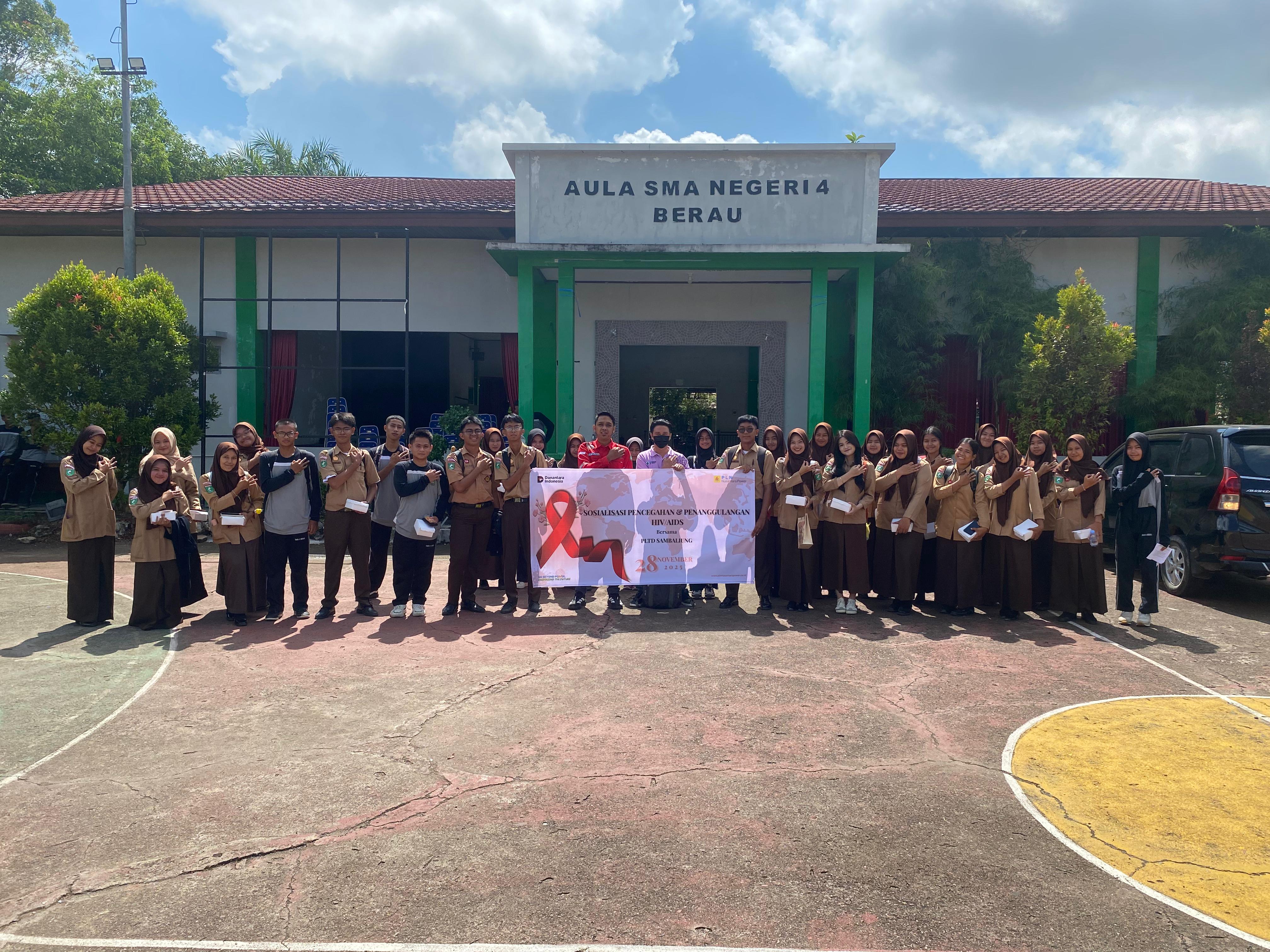 EDUKASI: PT PLN Nusantara Power UP Kaltimra bekerja sama UPT Puskesmas Sambaliung memberikan edukasi kesehatan terkait pencegahan HIV/AID di kalangan remaja. (PLN NP UP KALTIMRA UNTUK BP)