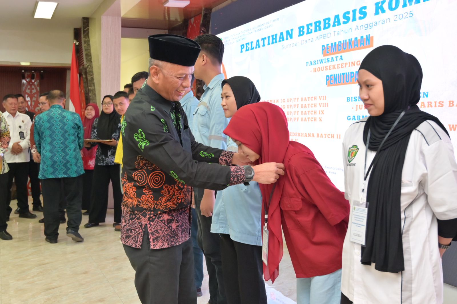 PERKUAT KOMPETENSI: Asisten Perekonomian dan Pembangunan Setda Kota Bontang Sony Suwito Adi Cahyono menghadiri Penutupan dan Pembukaan Pelatihan Vokasi Tahun 2025. (KMF-FIRMANZA UNTUK BERAU POST)