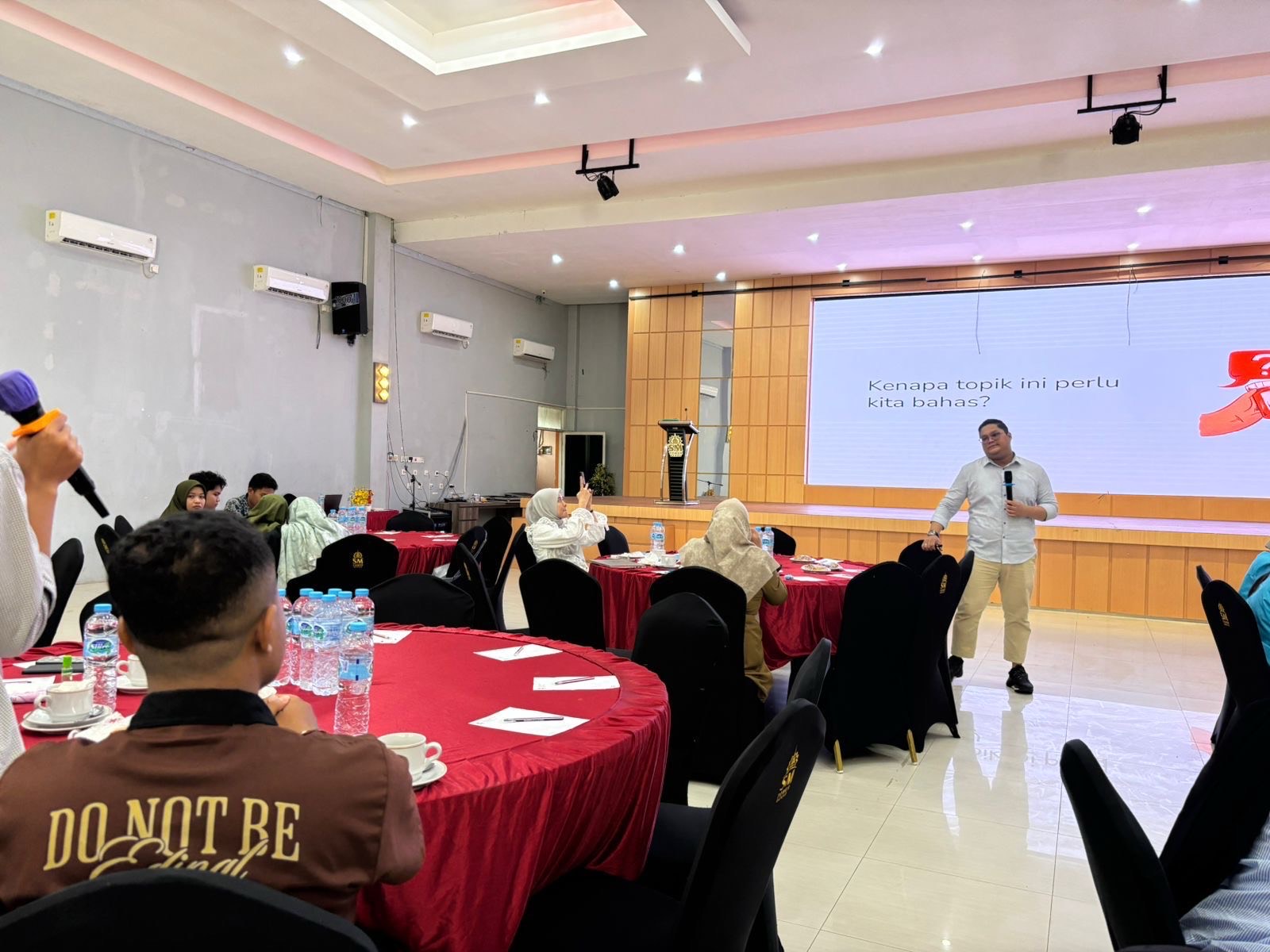 PERTEMUAN: Seminar napza yang dilaksanakan Dinkes Berau kepada perguruan tinggi, organisasi pemuda dan remaja di Kabupaten Berau. (DINKES BERAU UNTUK BERAU POST)