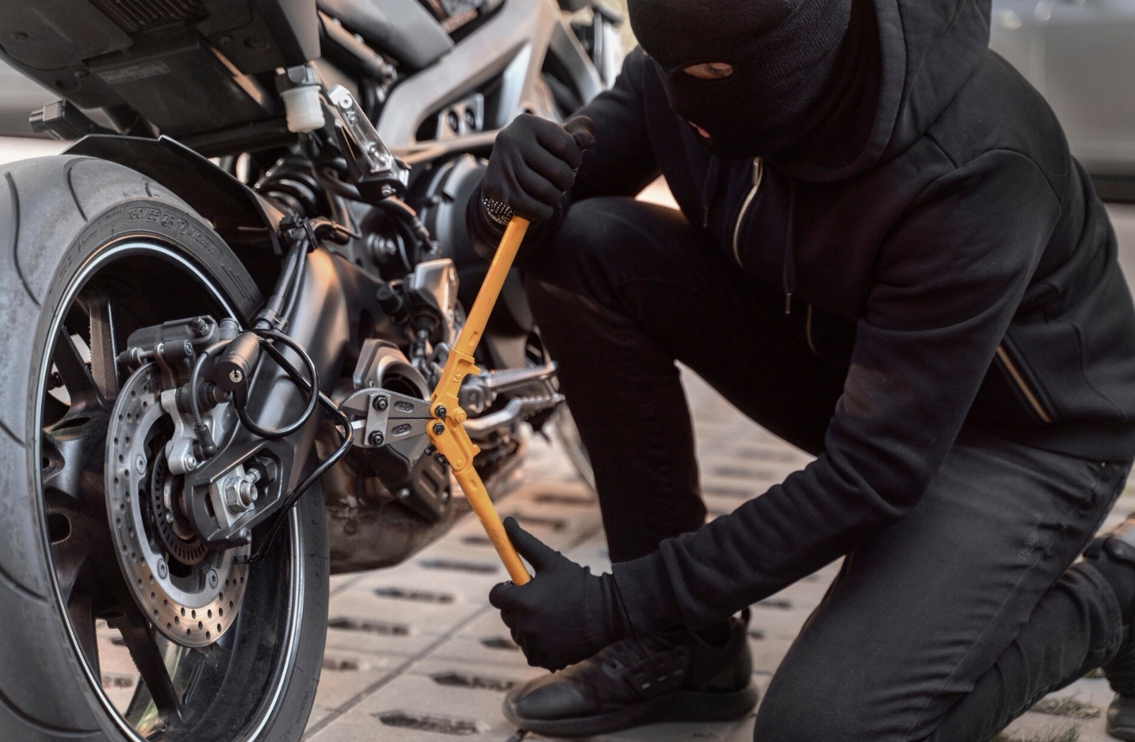 Ilustrasi pencurian motor. (Freepik)