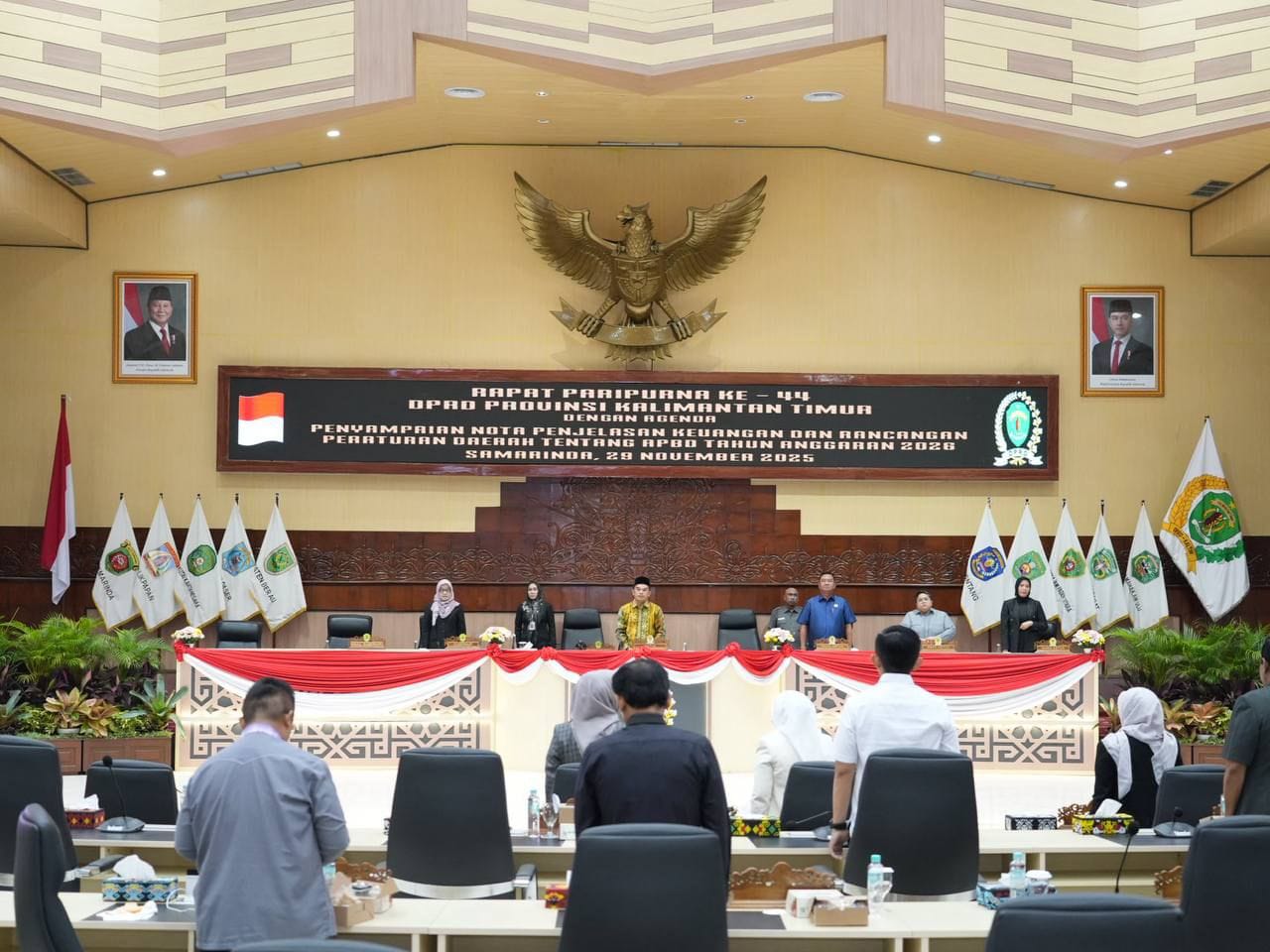 NOTA PENJELASAN: Sekprov Kaltim Sri Wahyuni saat membacakan Nota Penjelasan Keuangan beserta Rancangan Peraturan Daerah tentang APBD 2026 dalam Rapat Paripurna ke-44 DPRD Kaltim. (DISKOMINFO UNTUK BP)