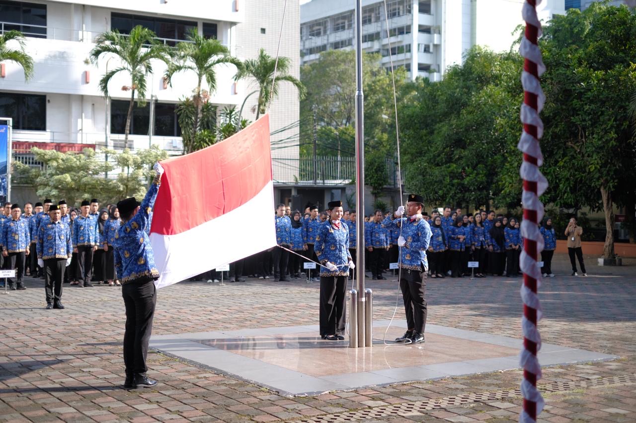HUT KORPRI: Direktur Jenderal Penetapan Hak dan Pendaftaran Tanah (PHPT) Kementerian ATR/BPN, Asnaedi memimpin upacara HUT ke-54 KORPRI. (ATR/BPN)