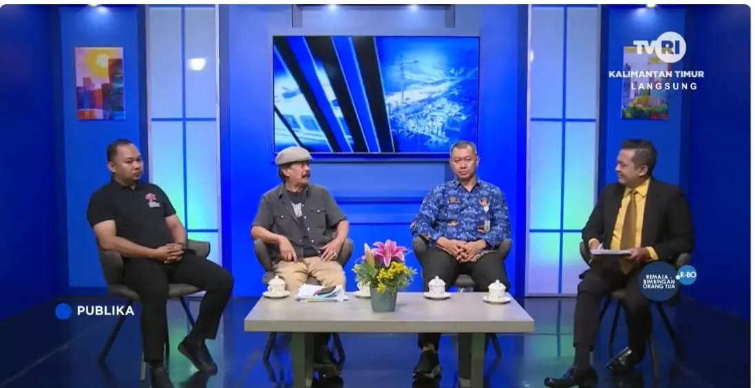 NARASUMBER: Kepala Seksi P2PM, Dinas Kesehatan Kaltim Ivan Hariyadi saat menjadi narasumber pada Dialog Publika TVRI Kaltim, Senin (1/12) sore. (DISKOMINFO KALTIM UNTUK BERAU POST)