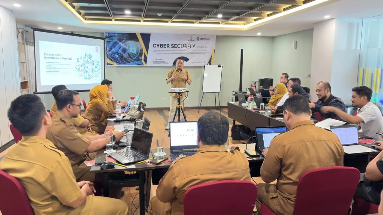 JAGA KERAHASIAAN DATA: Pelaksanaan Training Keamanan Cyber Security Basic yang dilaksanakan Diskominfo Kaltim selama dua hari. (DISKOMINFO BONTANG UNTUK BERAU POST)