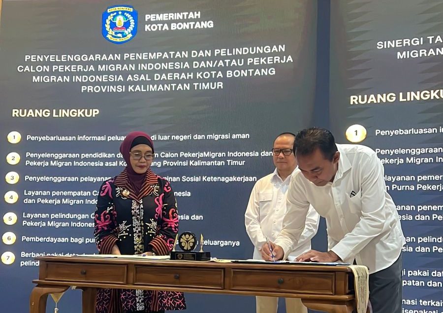 KERJA SAMA: Wali Kota Bontang Neni Moerniaeni menghadiri dan menandatangani kerja sama antara Pemkot Bontang dengan KP2MI. (PROKOMPIM BONTANG UNTUK BERAU POST)