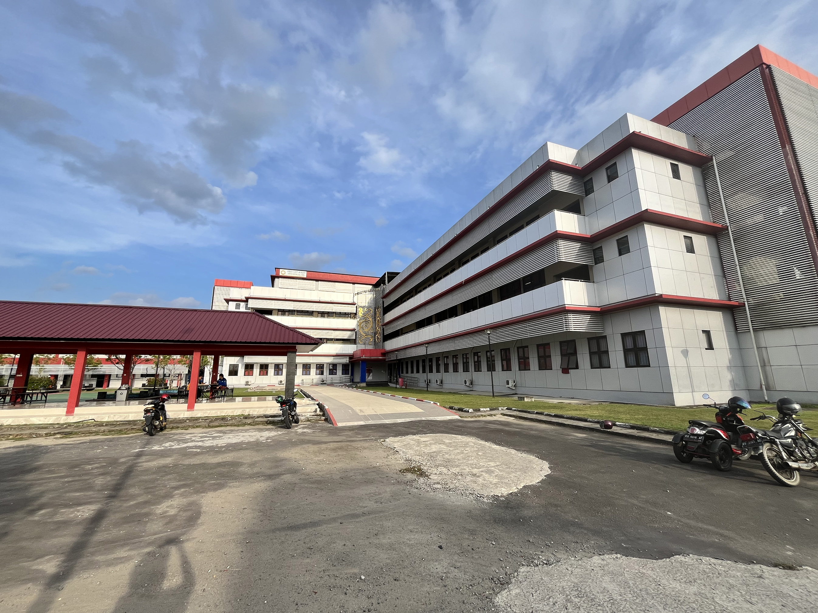 JASA KONSTRUKSI: Koordinasi antara pemerintah provinsi dan pemerintah kabupaten/kota menjadi bagian penting memastikan kualitas pekerjaan konstruksi. (FAISAL/HRK)