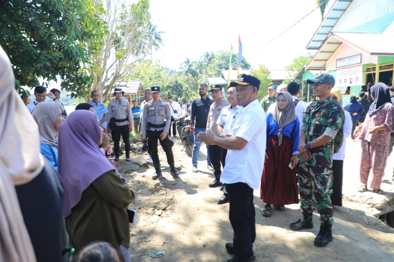 PANTAU PEMILIHAN: Bupati Bulungan Syarwani memastikan seluruh tahapan penyelenggaraan Pilkades di 13 desa berjalan sesuai aturan. (PEMKAB BULUNGAN UNTUK HRK)