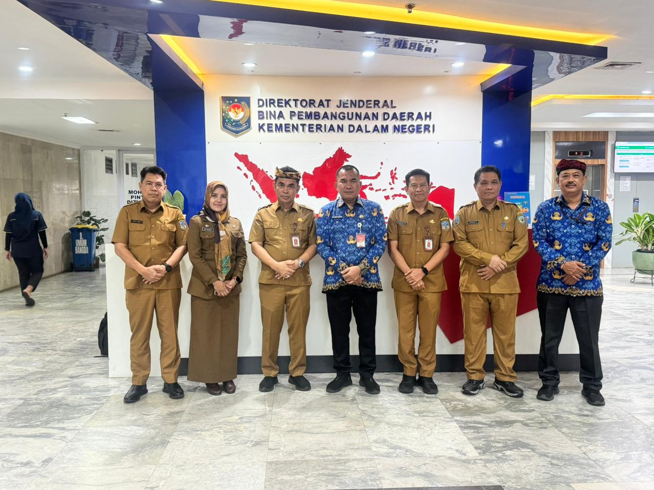 AUDIENSI: Penjabat Sekprov Kaltara Bustan, (tiga dari kiri) usai audiensi dengan Tim Sekretariat Bersama Ditjen Bina Pembangunan Daerah Kementerian Dalam Negeri. (DKISP KALTARA)