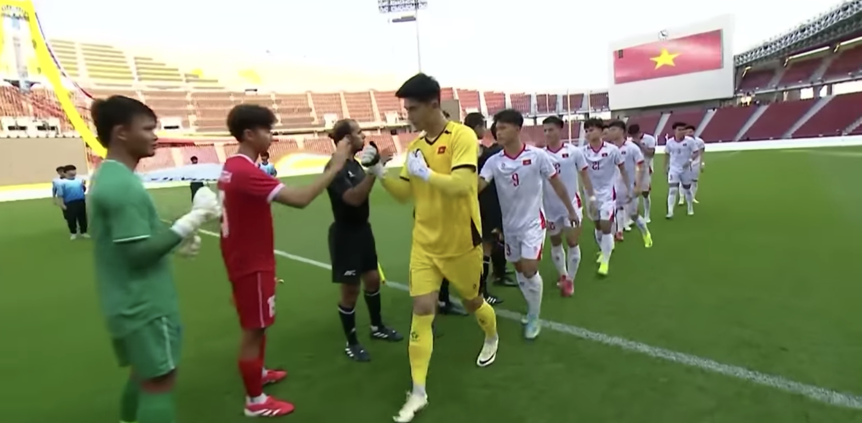 Laga Vietnam vs Laos diwarnai tidak adanya iringan musik saat lagu kebangsaan. (Ist)