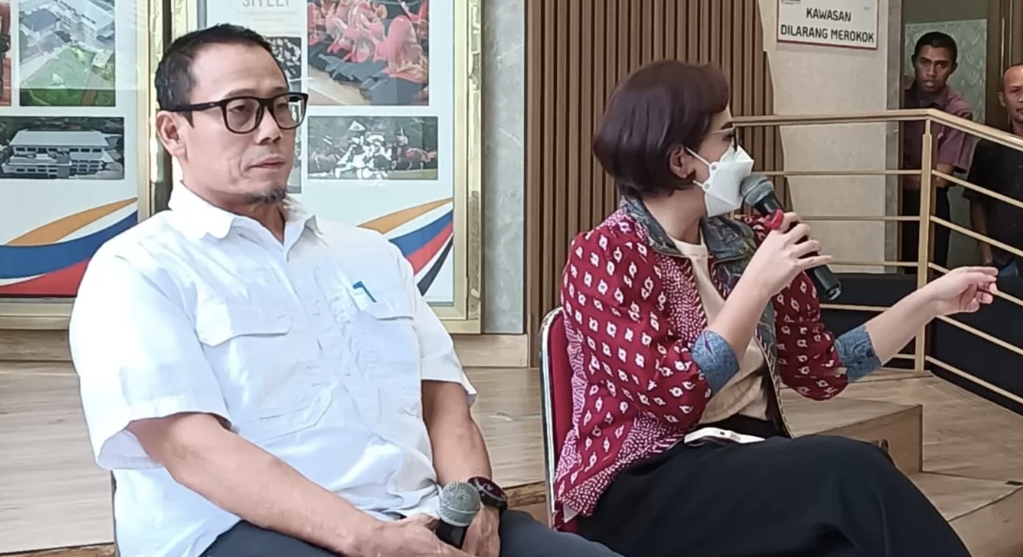 Deputi Peningkatan Prestasi Olahraga Kemenpora RI Surono (kiri). (Dimas Ramadhan/JawaPos.com)