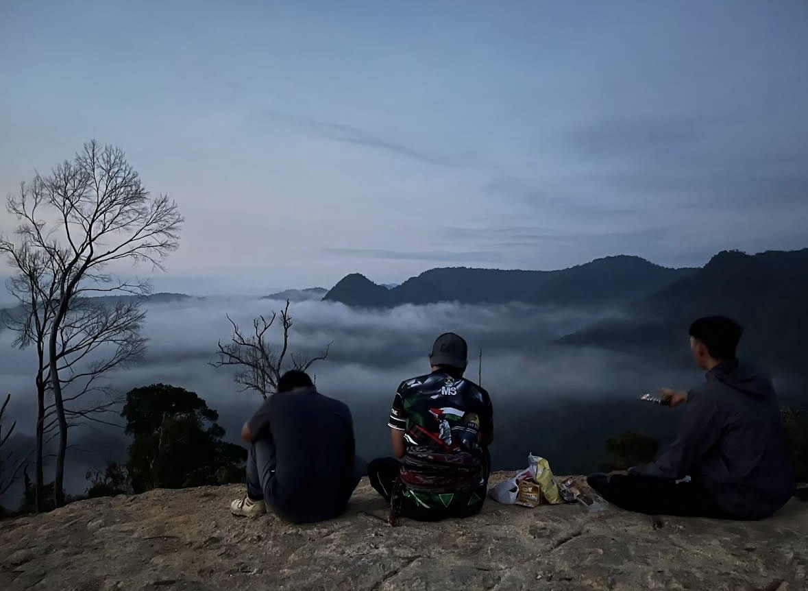DIBUKA: Gunung Mincau di Kampung Tepian Buah resmi dibuka kembali untuk umum sejak 1 Desember 2025,  sebelumnya ditutup sementara untuk pembenahan jalur dan keamanan. (KAMPUNG TEPIAN BUAH UNTUK BP)