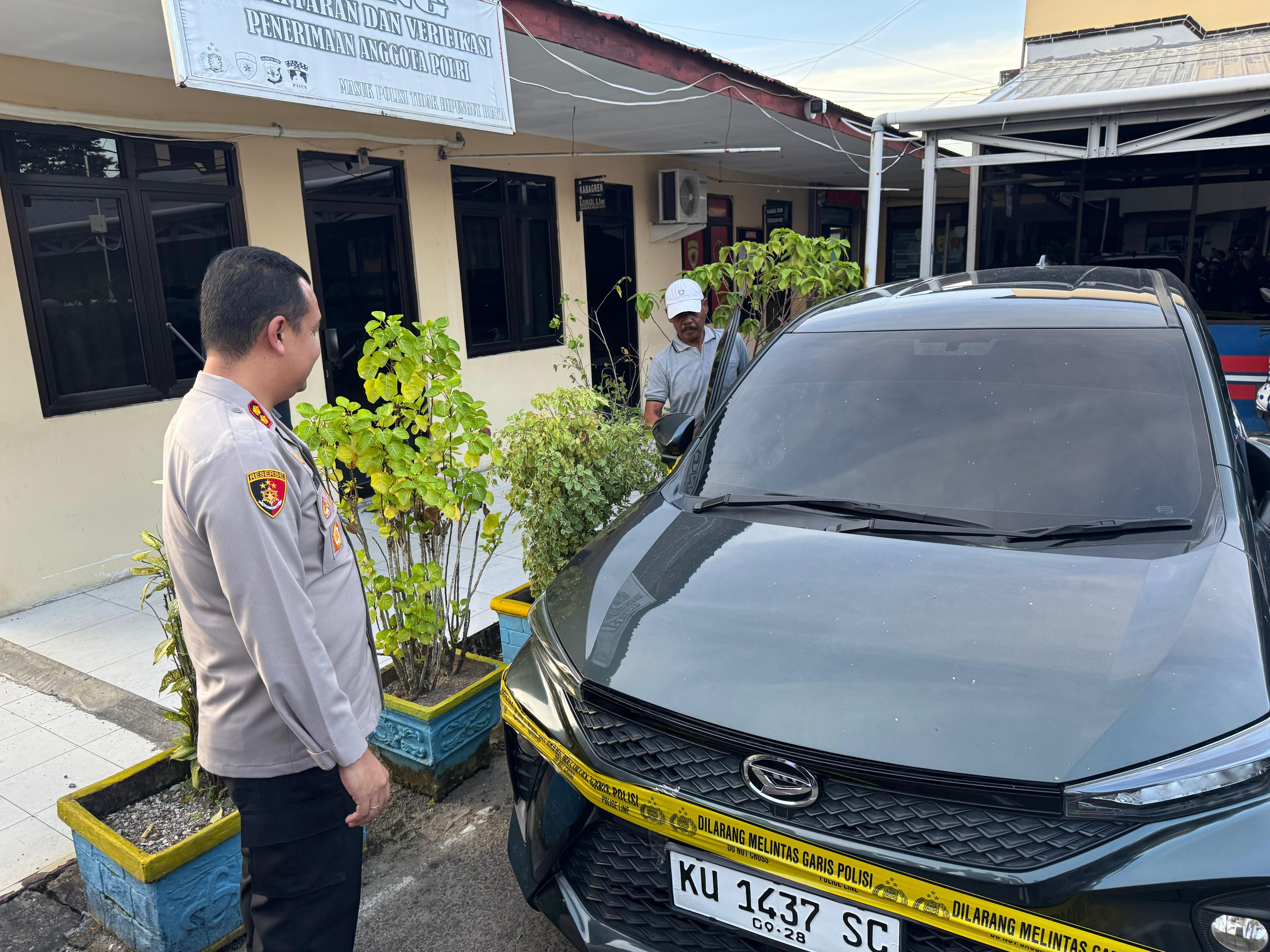 PENGGELAPAN MOBIL: Polres Tarakan ungkap penggelapan mobil rental yang libatkan ASN Pemkot Tarakan dan tenaga kontrak Pemkab Malinau, Senin (8/12). (SEPTIAN ASMADI/HRK)