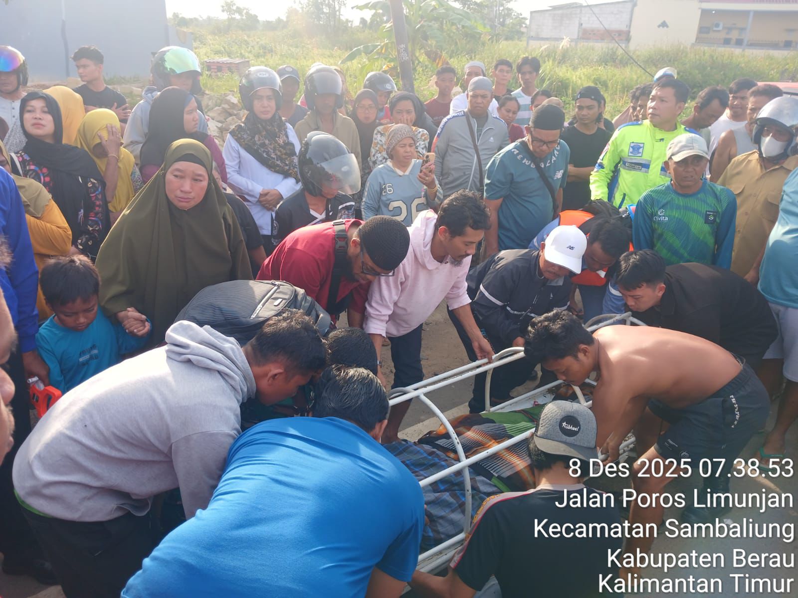LAKA MAUT: Kecelakaan lalu lintas yang mengakibatkan korban meninggal dunia terjadi di Jalan Poros Limunjan Senin (8/12).