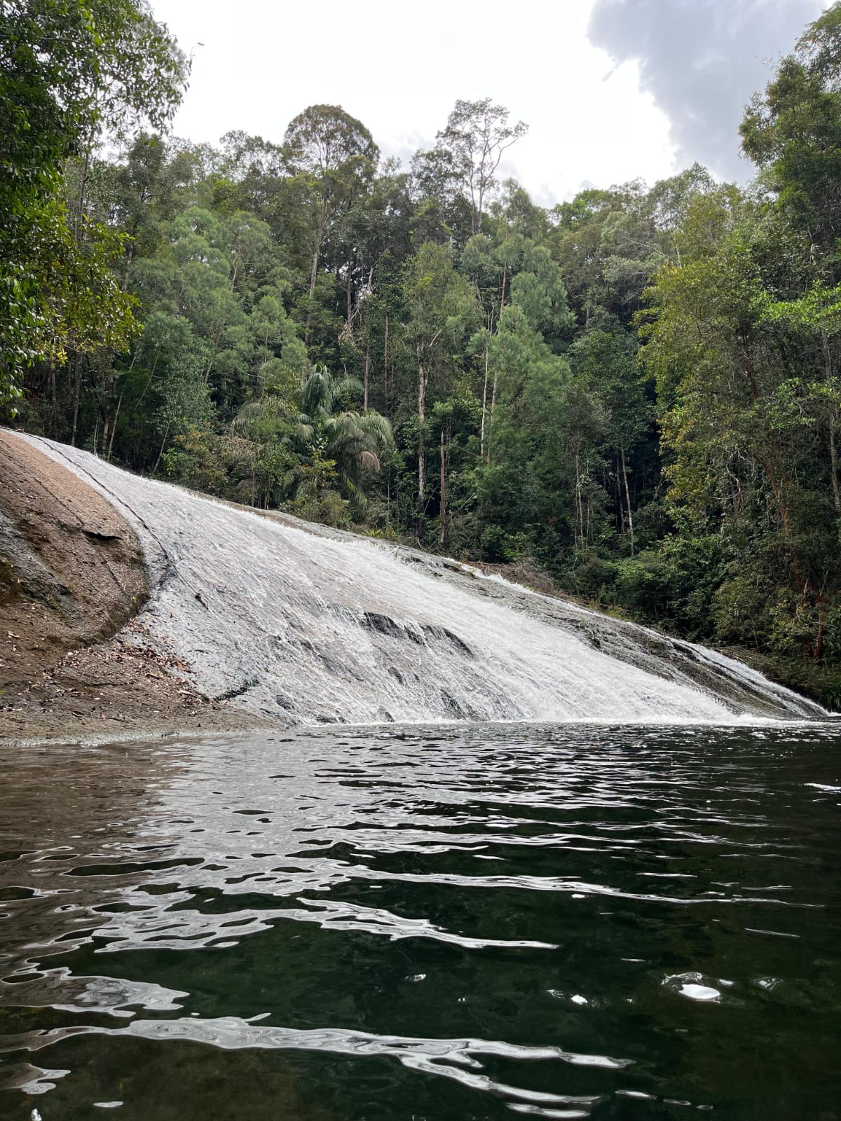 TEMUKAN PELANGGARAN: Pokdarwis Alu Malau kembali mengingatkan kepada para pengunjung Air Terjun Tembalang untuk tidak berwisata tanpa izin. (POKDARWIS ALO MALAU UNTUK BERAU POST)